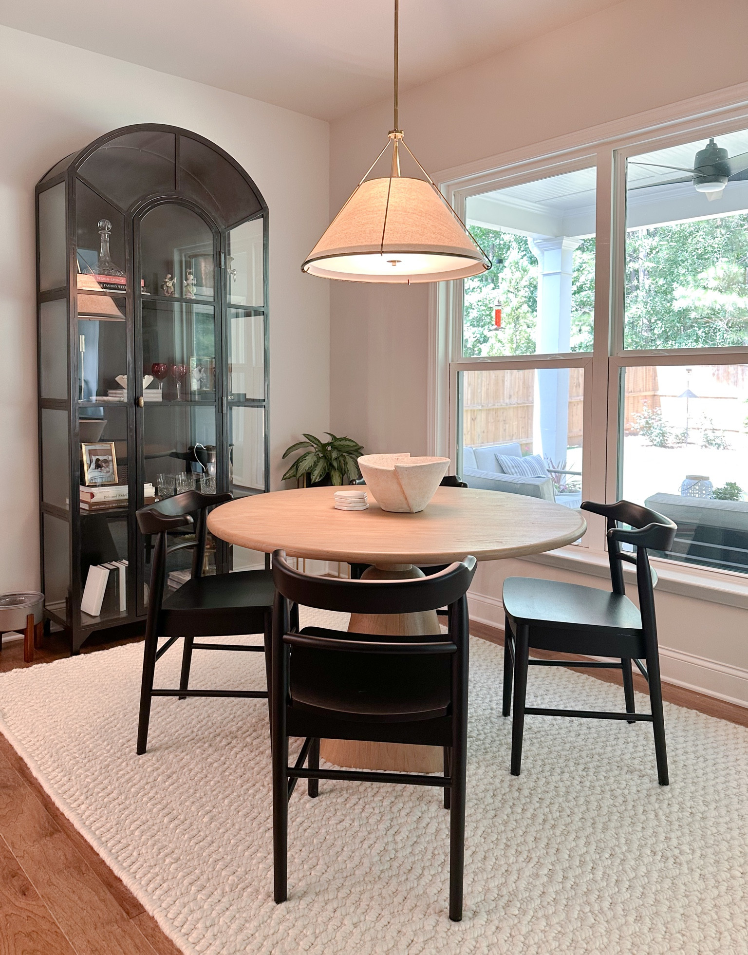 Breakfast nook 🖤 #leighallisondesign 

#LTKhome