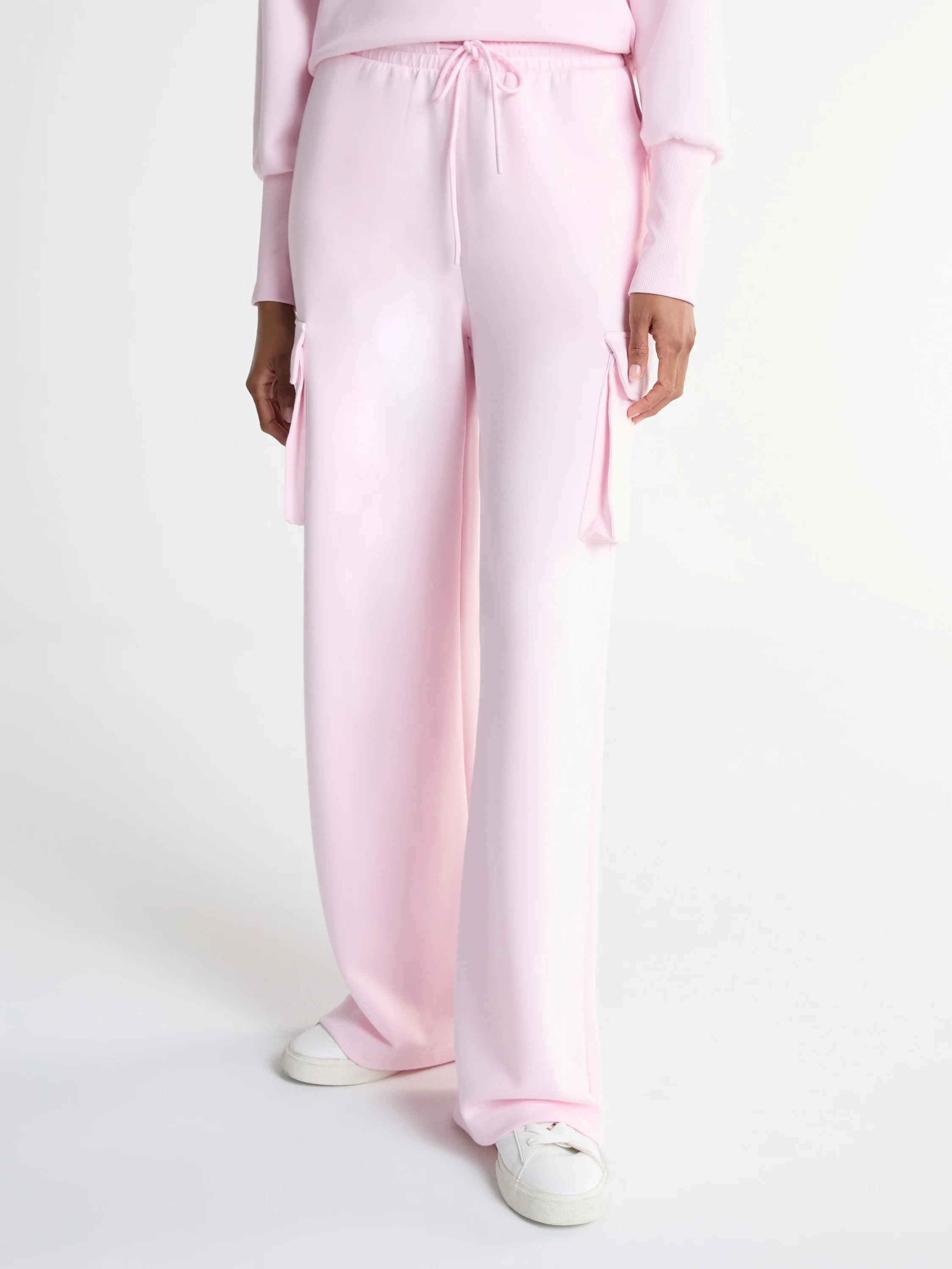 Scoop Women’s and Women’s Plus Ultimate ScubaKnit Wide Leg Cargo Sweatpants, Sizes XS-4X | Walmart (US)