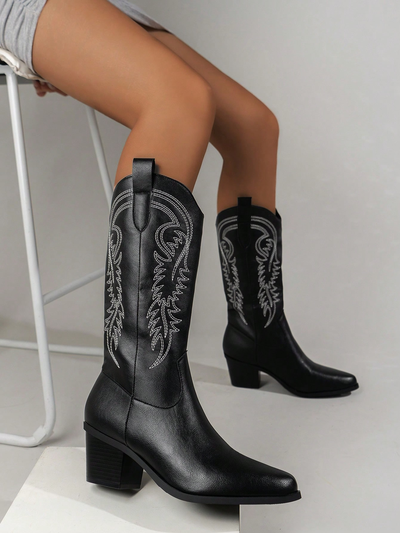 Women's Fashionable Black Western Boots,Ladies' embroidery western cowboy boots fashionable point... | SHEIN