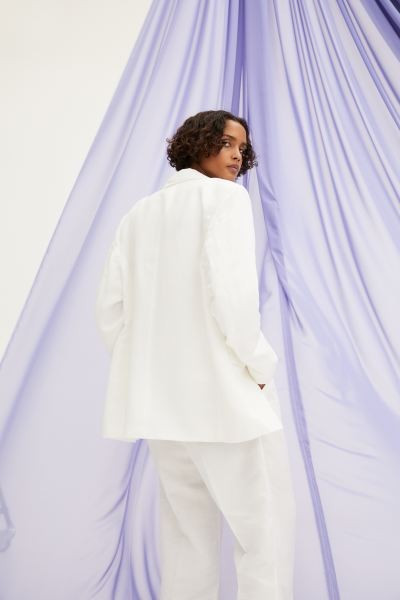 Conscious choiceOversized jacket in a linen and viscose weave with notch lapels and defined shoul... | H&M (UK, MY, IN, SG, PH, TW, HK)