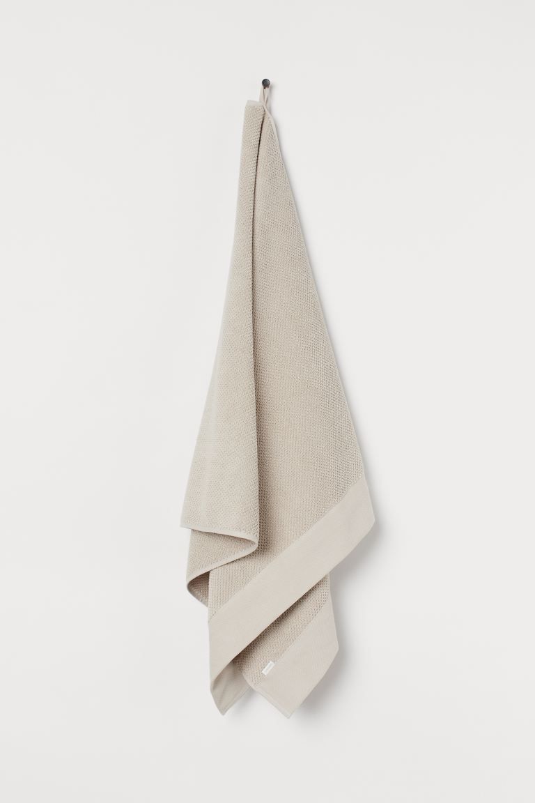Fast-drying bath towel in soft, highly absorbent cotton terry. Hanger loop on one long side. Seri... | H&M (US + CA)