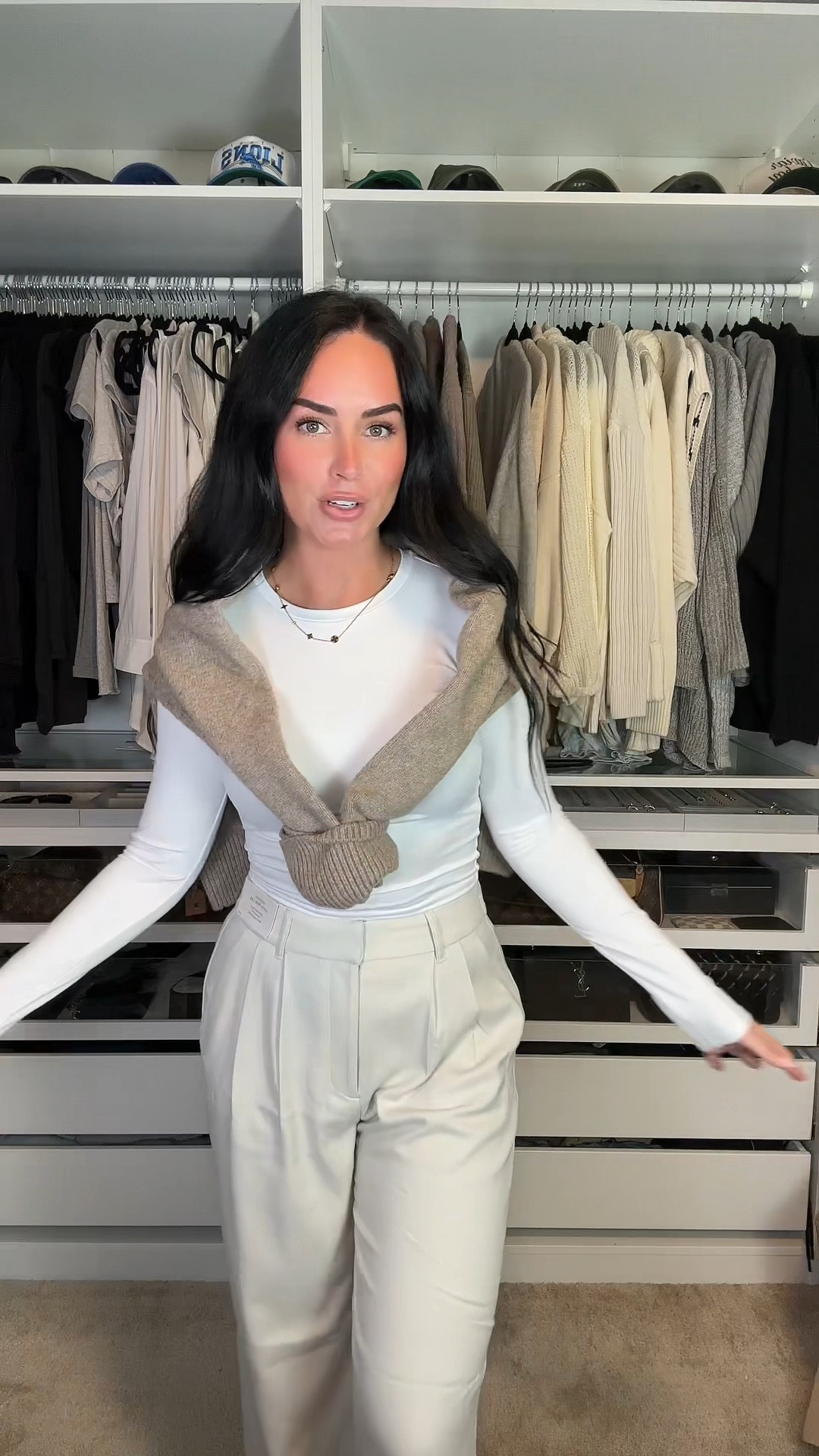 Such a cute neutral outfit🤍 

My sizing 5’7, 145lbs, 32DD
I’m wearing a size small in everything 