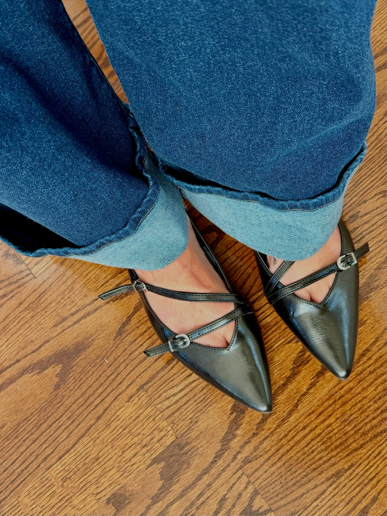 ➖$9 ⛔️CLEARANCE! Flats from Walmart➖

✔️Black Pointed Toe Flats with Buckles 〰️ TTS @walmartstyle 

flats, workwear flats, shoes, black shoes, black flats, pointed toe, pointy toe, buckles, straps, strappy, work, dressy, office, stacked heel, cushion, walmart, time & tru, silver buckles, silver hardware

#LTKootd #LTKWorkwear #LTKSaleAlert