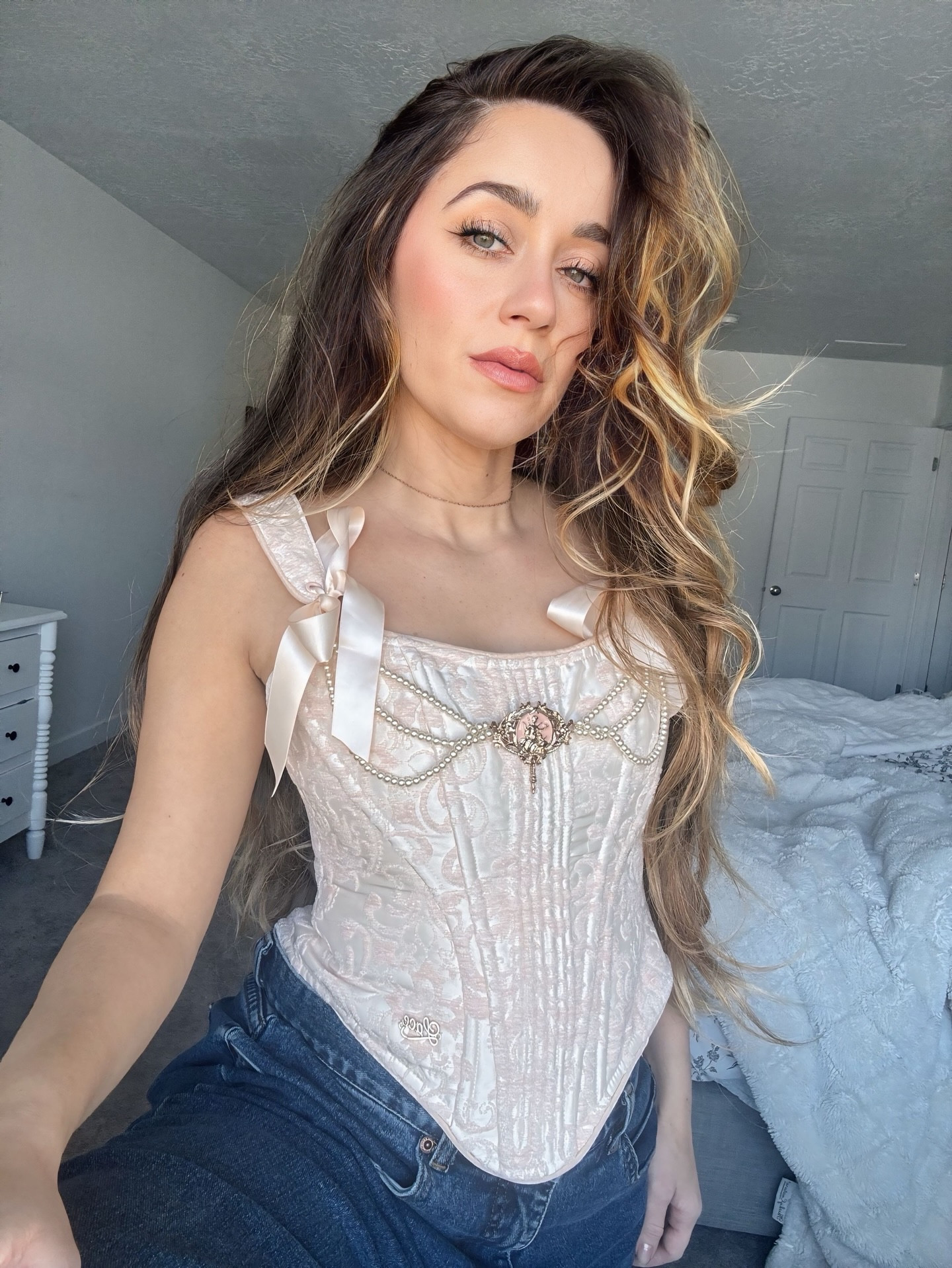 manifesting corset weather 🩰

code LUIZAPARRELLA to save @lacemadeofficial