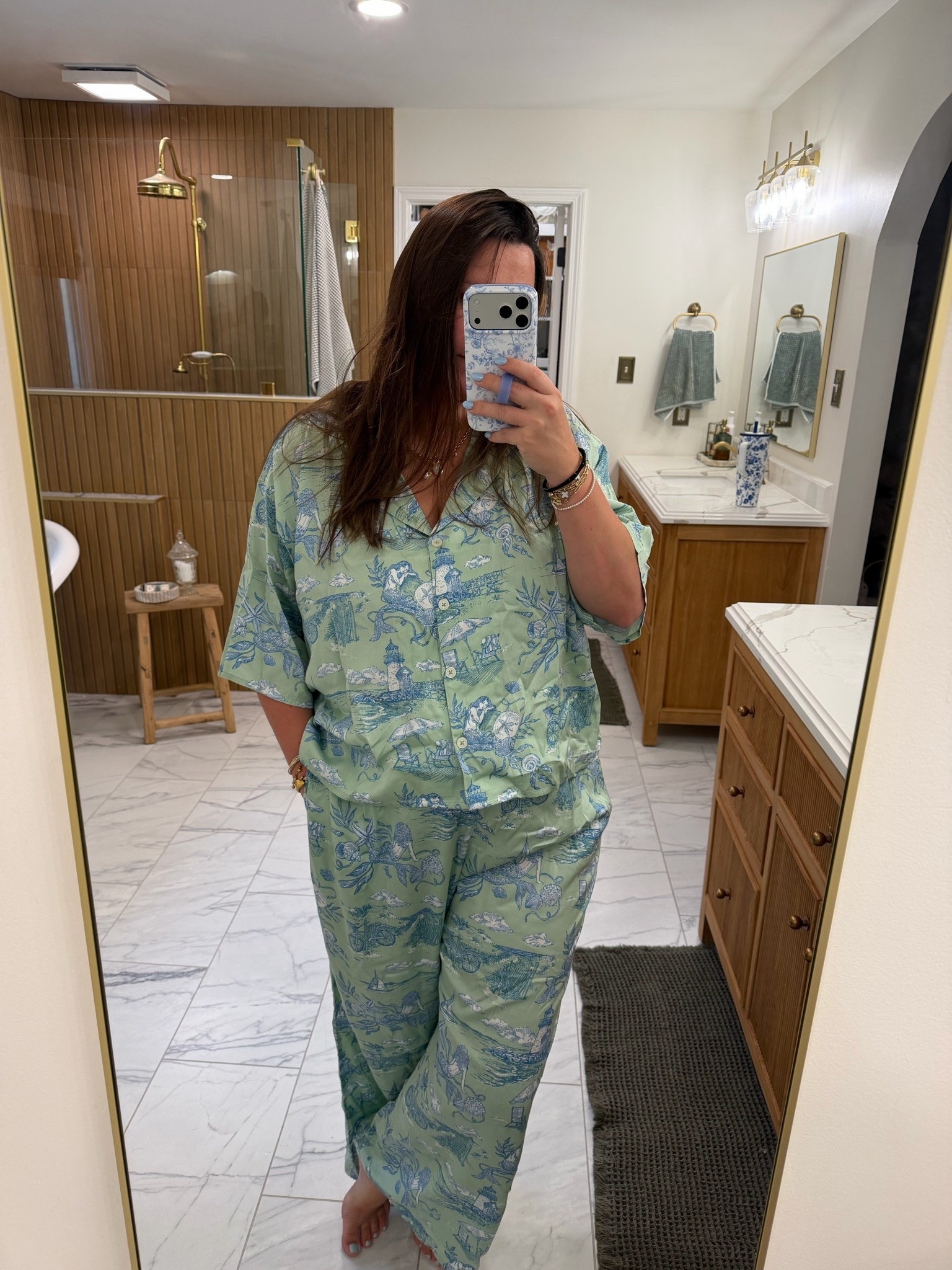 Mermaid toile pajamas in the softest material ever!! I’m in xl

#LTKgrwm #LTKmomlife #LTKselfcare