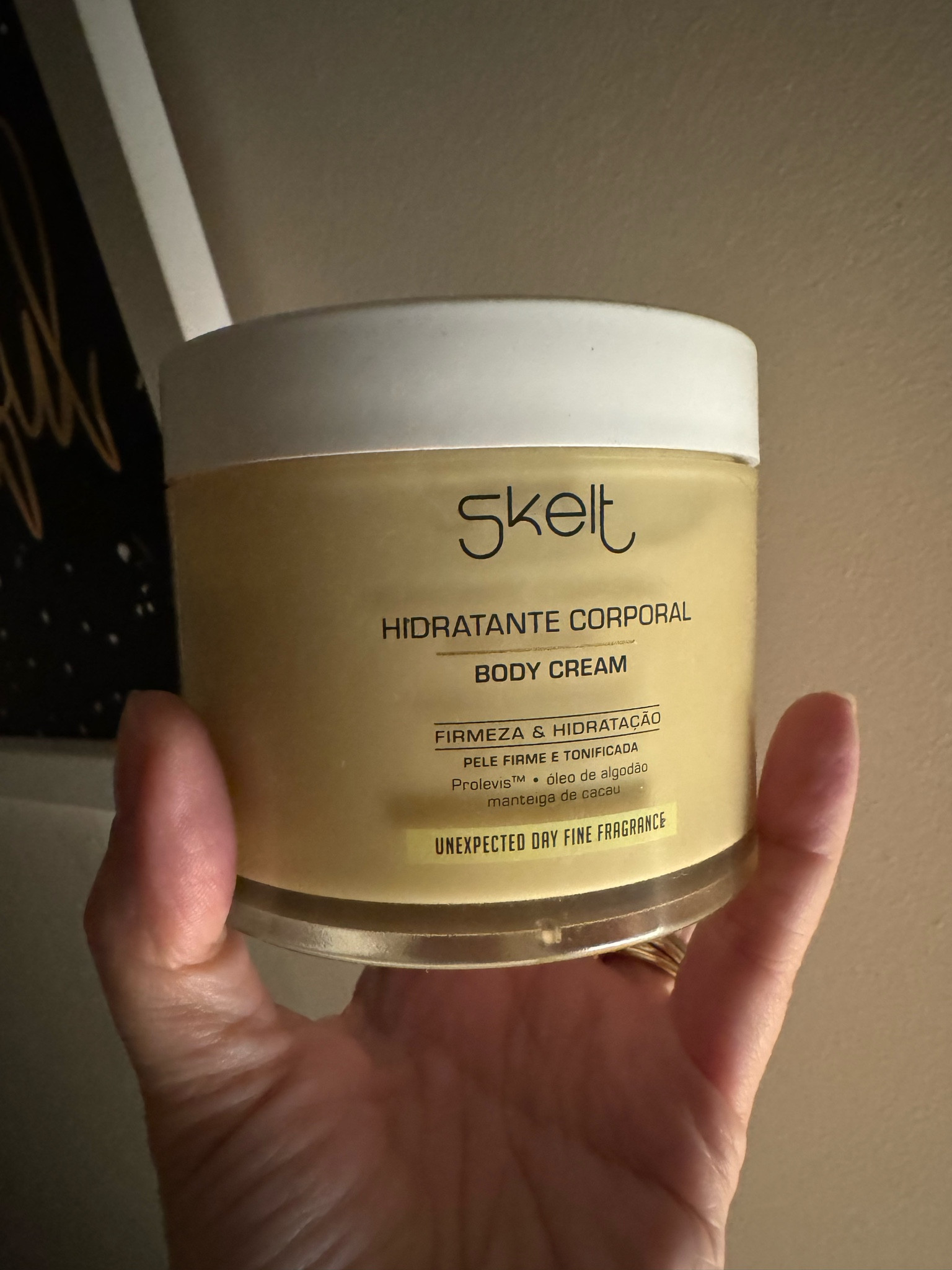 Lembram dos cremes com cheirinho de pêra da VS ? Esse consegue ser ainda mais gostoso. Textura grossinha, um cheiro perfeito 🍐

#LTKbeauty #LTKbrasil