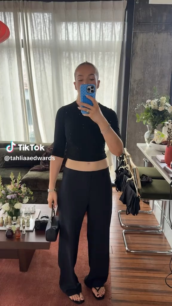 Top: Nakedvice 
Pants: Kookai
Shoes: Amazon
Bag: Amazon
