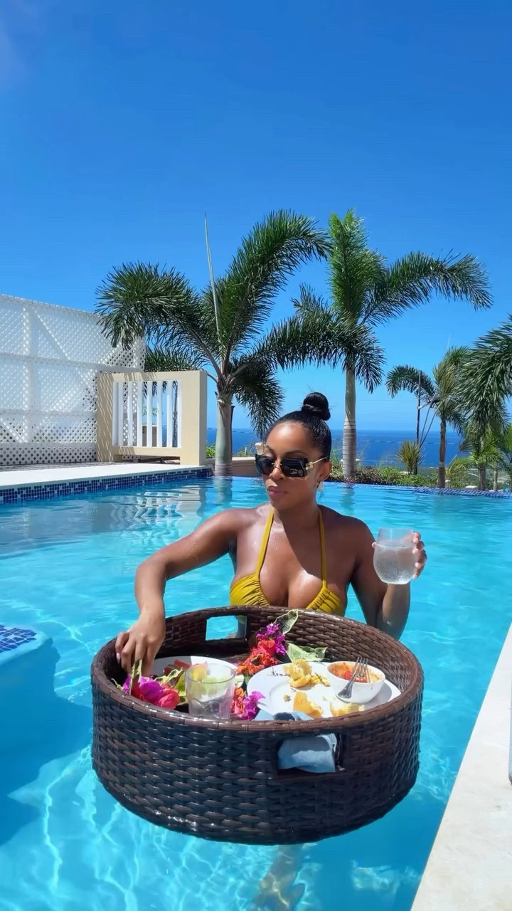 7 months divorced. 11 months celibate. The divorce tour continues @villa_deluxe_paradise in Jamaica 🇯🇲


#solotrip #solotravel #hiddengem #wanderlust #jamaica

#LTKTravel #LTKSwim #LTKvlog