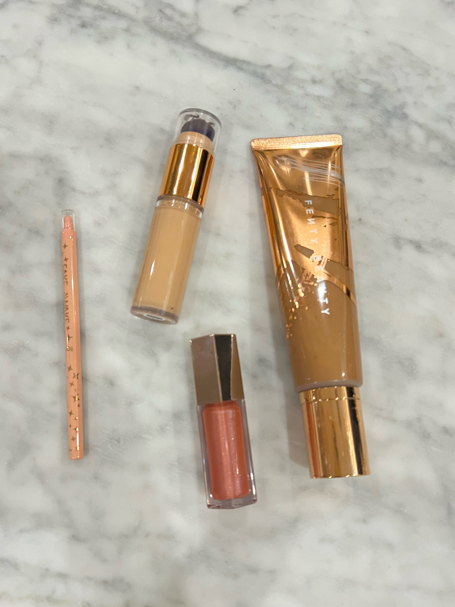 Fenty lipgloss “fussy”
Urban decay concealer “41NN light medium neutral”
Fenty body sauce shade 03 agave spice 
Tarte fake awake eyeliner 


@ultabeauty #ultabeauty #ultabeautyhaul #ad #tiktok #makeup #laurabeverlin

#liketkit 

#LTKbeauty #LTKsalealert #LTKunder50