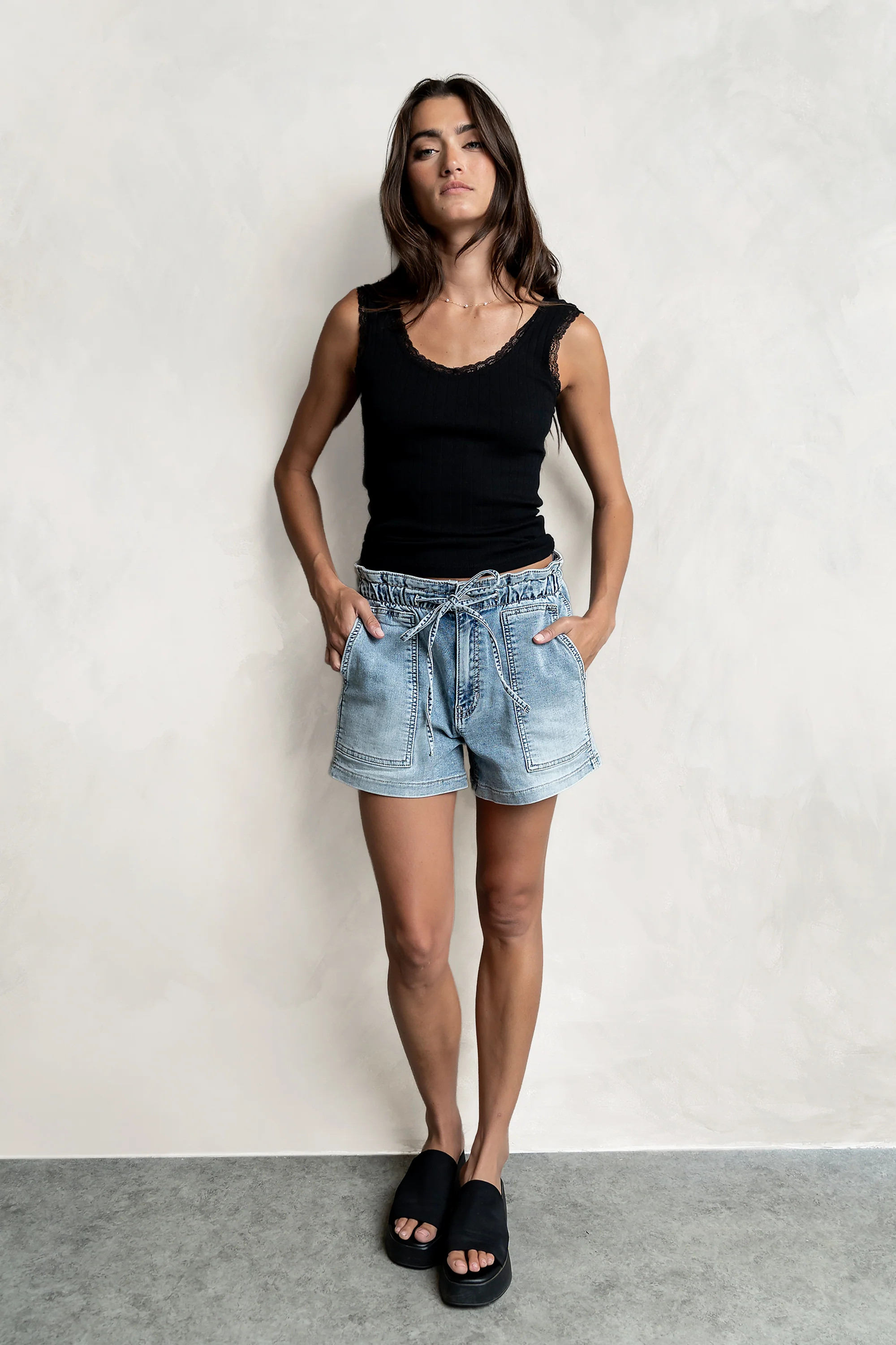Tylee Drawstring Shorts in Medium Wash | Böhme US