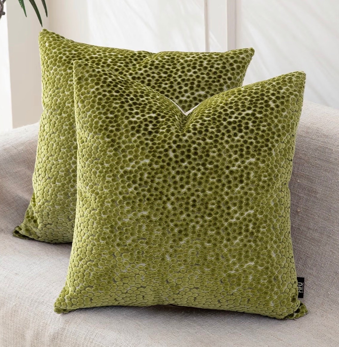 Beautiful velvet pillow covers under $25! Big prime deals!
