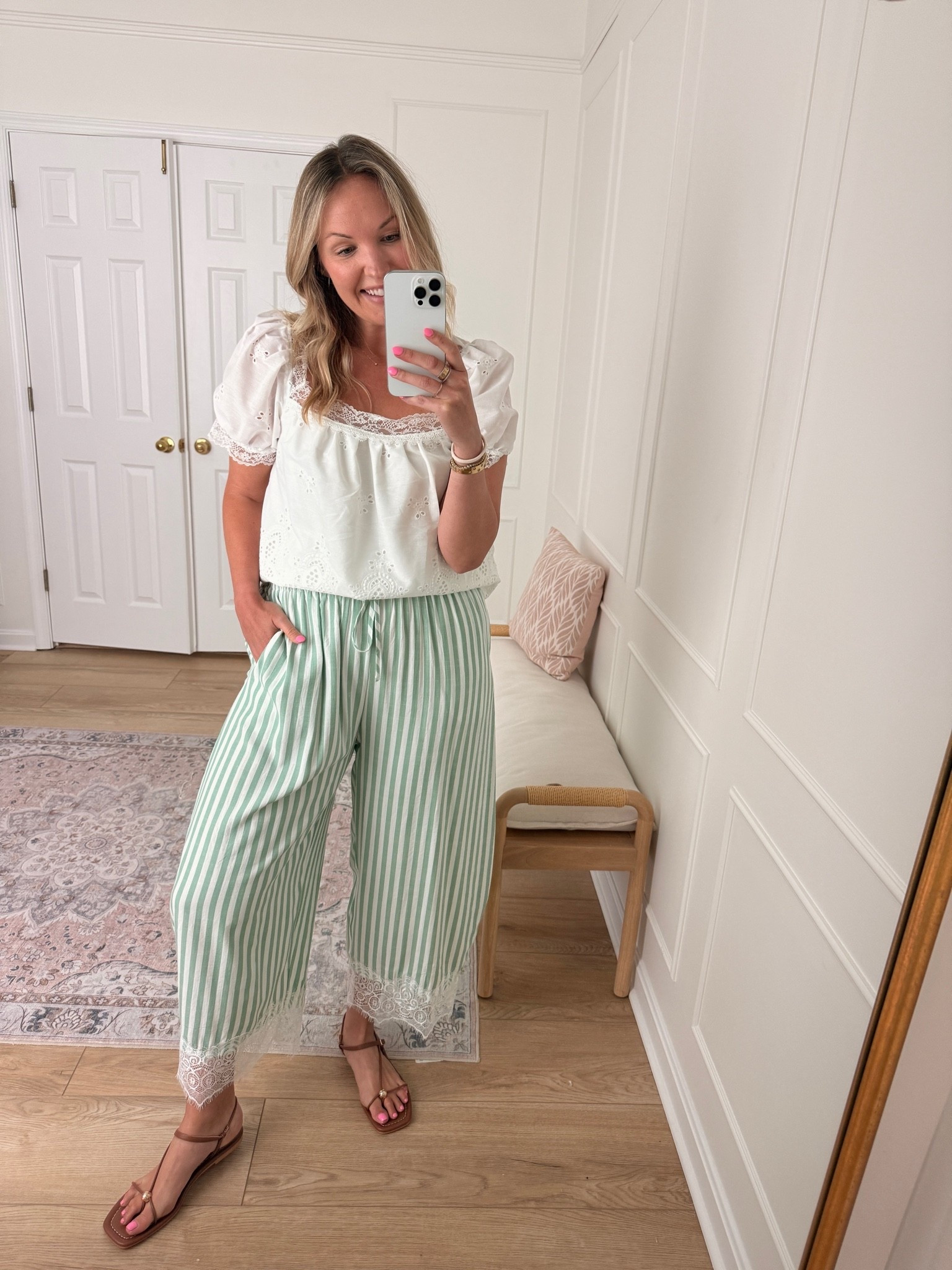 Casual summer outfit - vacation outfit - large pants med top