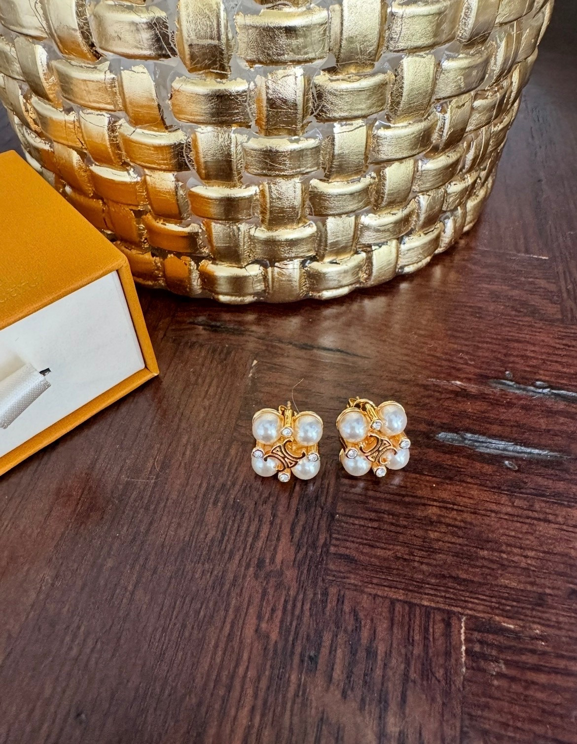 The most elegant earrings I recently got! They look designer but are actually under $35! Tagged a few other luxury looking options!

#LTKSeasonal #LTKOver40 #LTKMidsize