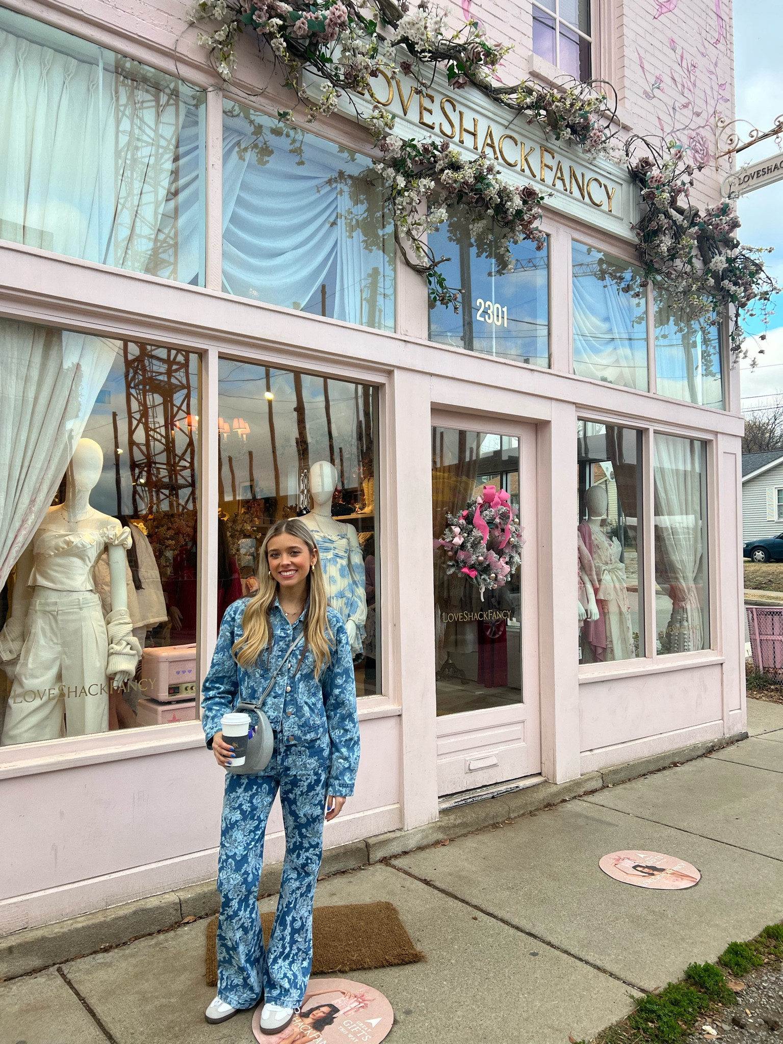 NASH DAY 2💌 Explored 12 South & had to snap a pic in my full @loveshackfancy x @gap fit by the store!!!! I paired it with my @staud.clothing silver glitter moon bag & sambas! I linked this whole outfit on my @ltk 🤍 I am actually wearing a kids size in jeans as a hack & they fit perfect!! 

#LTKSeasonal #LTKtravel #LTKfindsunder100