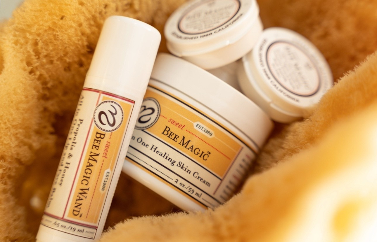  ✨ One wand, endless magic ✨ From hydrating your face 💧 & lips 👄, to taming flyaways ✨, and even soothing bug bites 🐜 or cuts for the kiddos 👶—the Sweet Bee Magic Travel Beauty Wand does it ALL 💕#TravelBeauty #BeautyHacks #OnTheGoBeauty #MomLifeEssentials #HairCareTips #SkinCareRoutine #BeautyWand #GlowOnTheGo #SelfCareAnywhere #TikTokMadeMeBuyIt