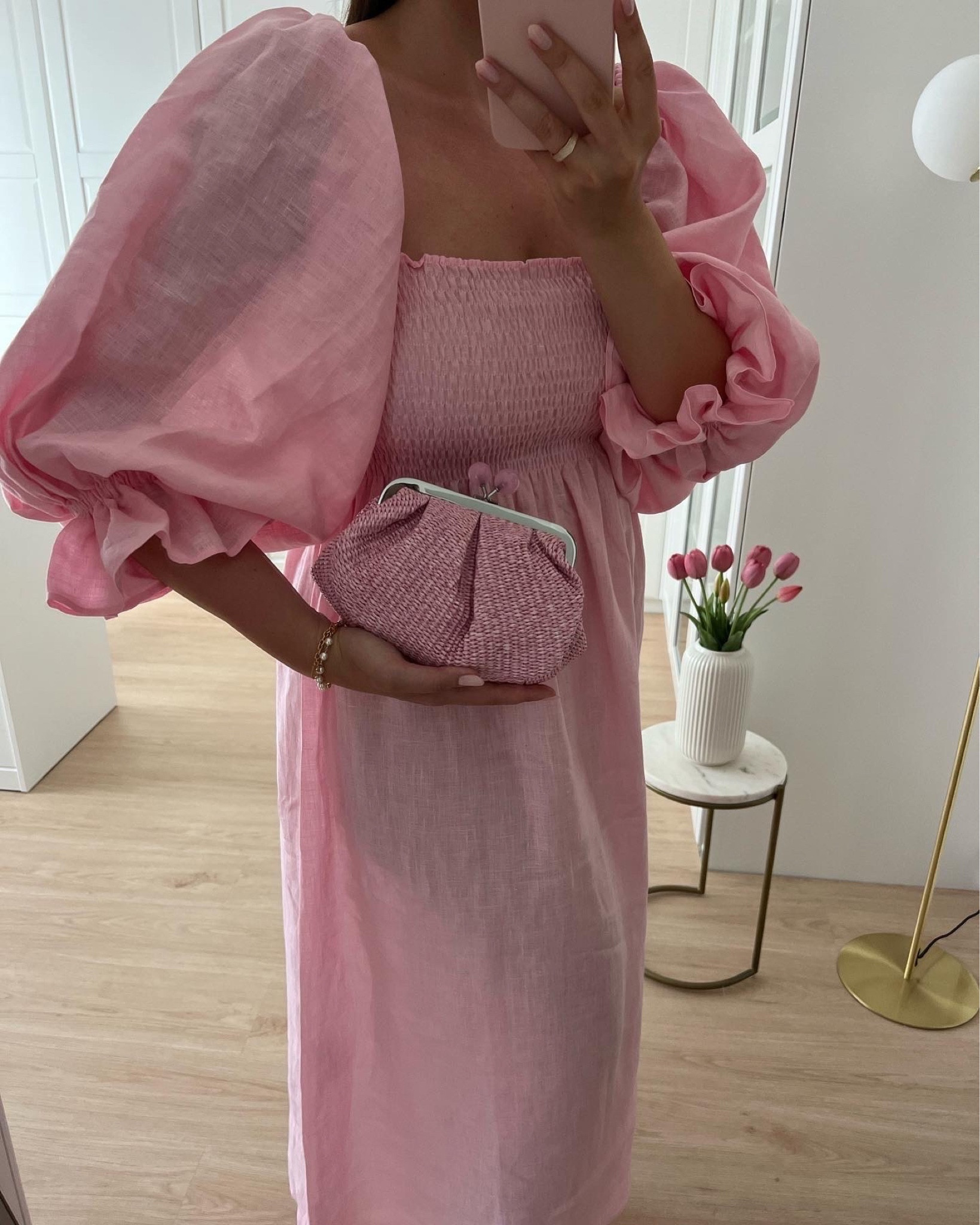 Vestito midi rosa Daily Sleeper 💗

outfit inspiration, summer style, summer dress, holiday outfit, pink dress, weekend max Mara pasticcino homage a la France clutch, farfetch, Luisaviaroma, Italia.

#LTKstyletip #LTKSeasonal