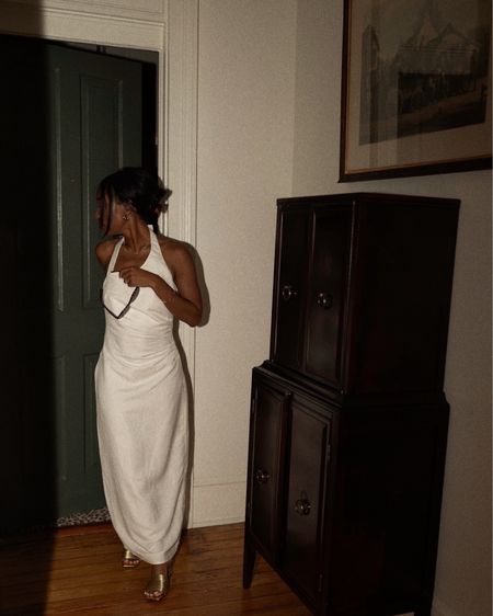 White linen halter dress

#LTKTravel #LTKStyleTip