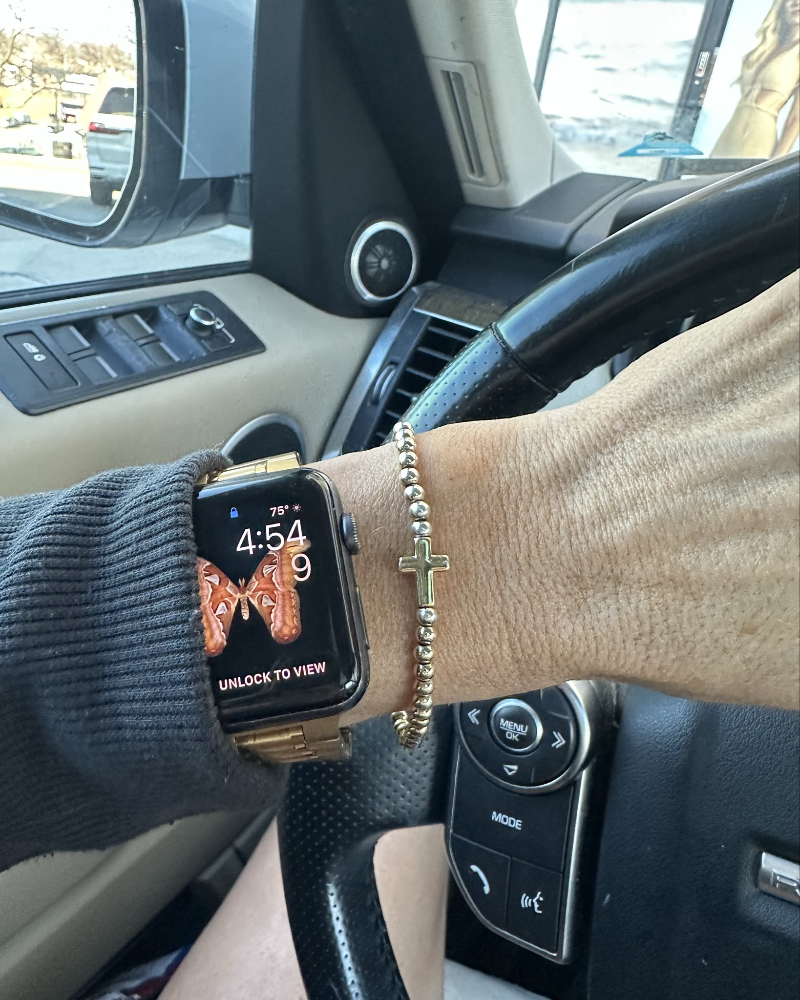 Arm candy