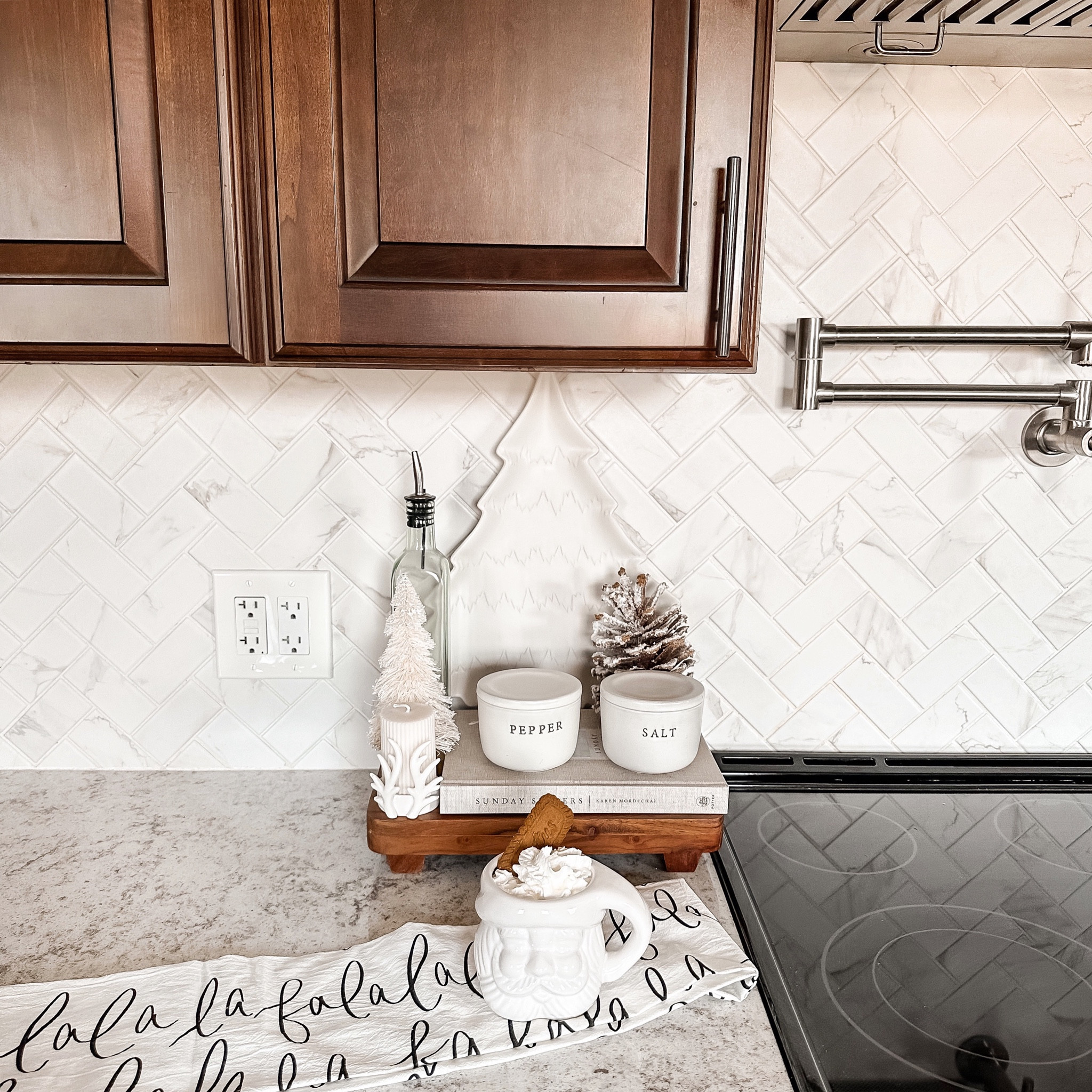 Subtle hints of Christmas happening around the house // after going all out on Halloween decor, I tend to lean towards soft neutrals and minimalistic decor for Christmas 🤍

#LTKSeasonal #LTKhome #LTKHoliday