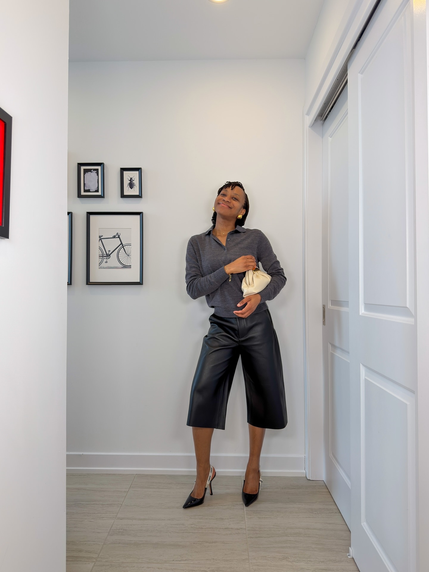 Happy Sunday ✌🏾

Shorts @mylamarque sweater @uniqlocanada scarf @acnestudios purse @marcjacobs
