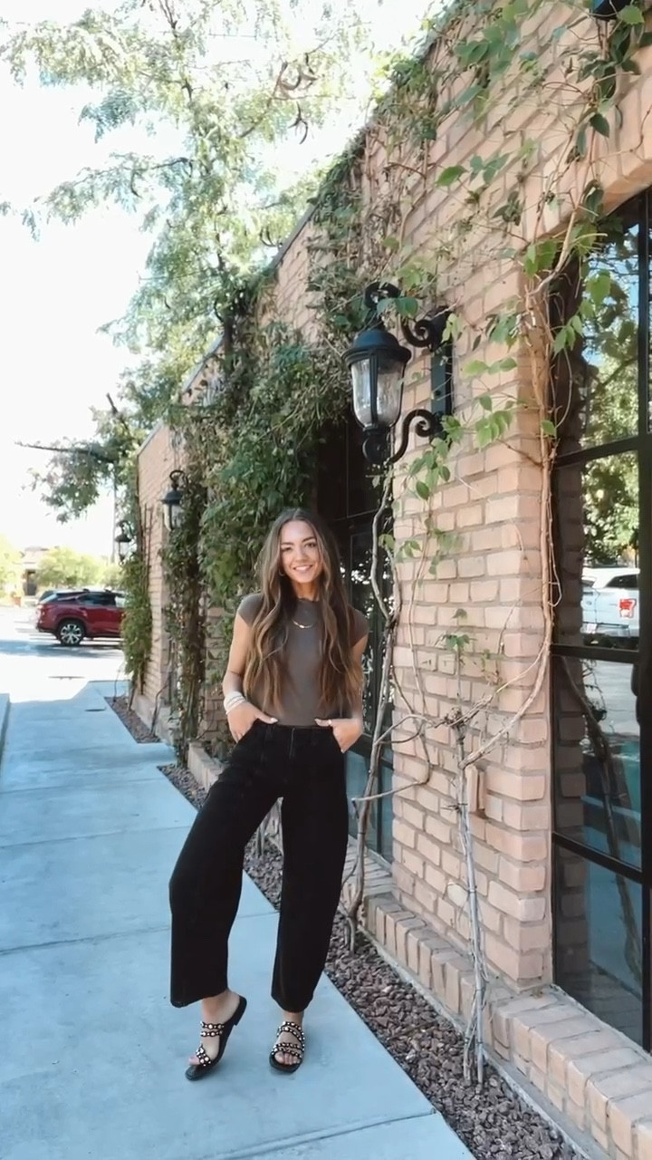 Practical and cute for a day out!! 🫶🏼
Everything runs tts.
Top/Small
Jeans/4

#LTKVideo #LTKU #LTKFindsUnder100