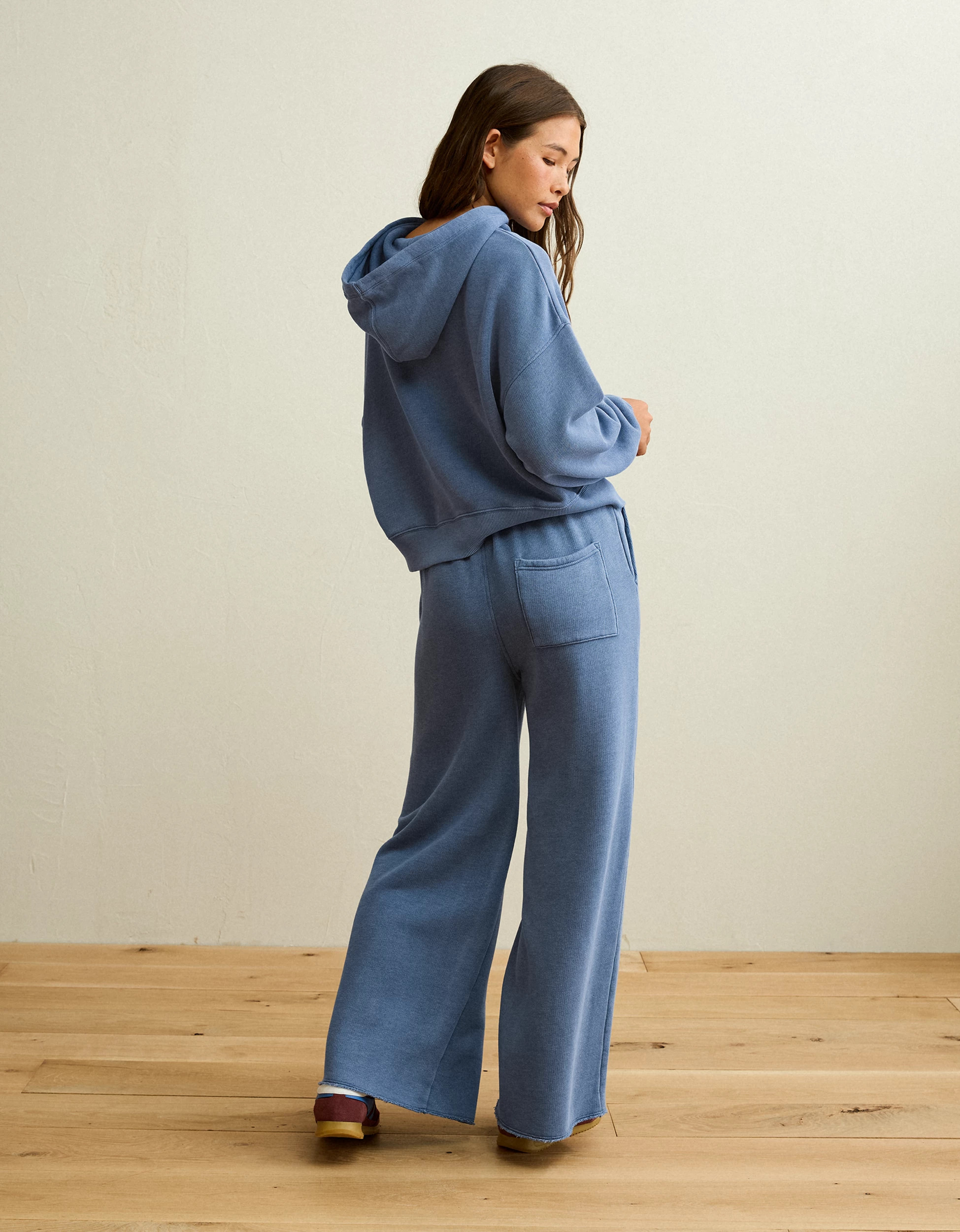 AE Campus Low-Rise Wide-Leg Sweatpant | American Eagle Outfitters (US & CA)