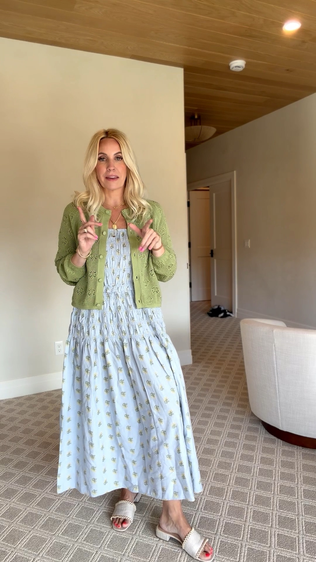 This target dress looks like doen! Size M

#LTKmomlife #LTKgrwm #LTKootd