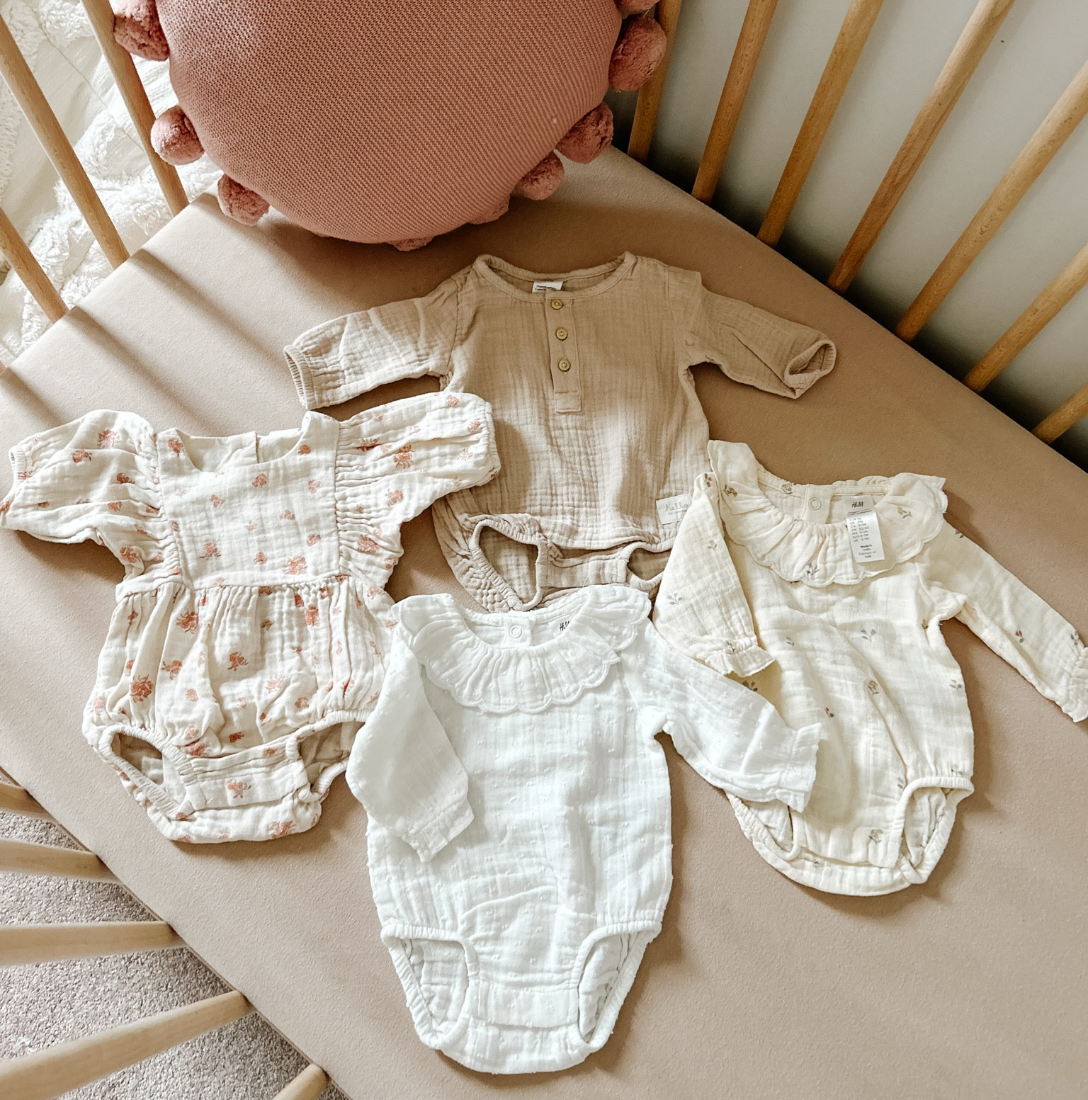 The sweetest H&M muslin rompers for baby girls newborn photos this weekend 🌸🤍




#LTKcanada #LTKbag #LTKbaby