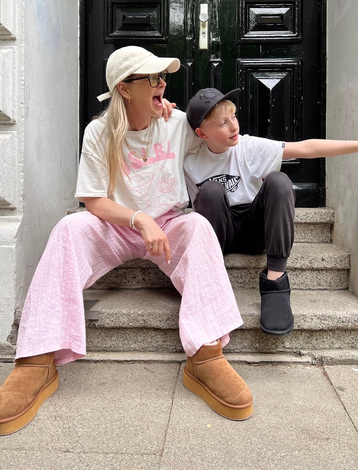 Cosy Slipper von Emu Austalia ☁️🐑
Shirt & Hose von VillaSophie Label
Kap von KaufDichGlücklich

#LTKkids #LTKeurope #LTKdeutschland