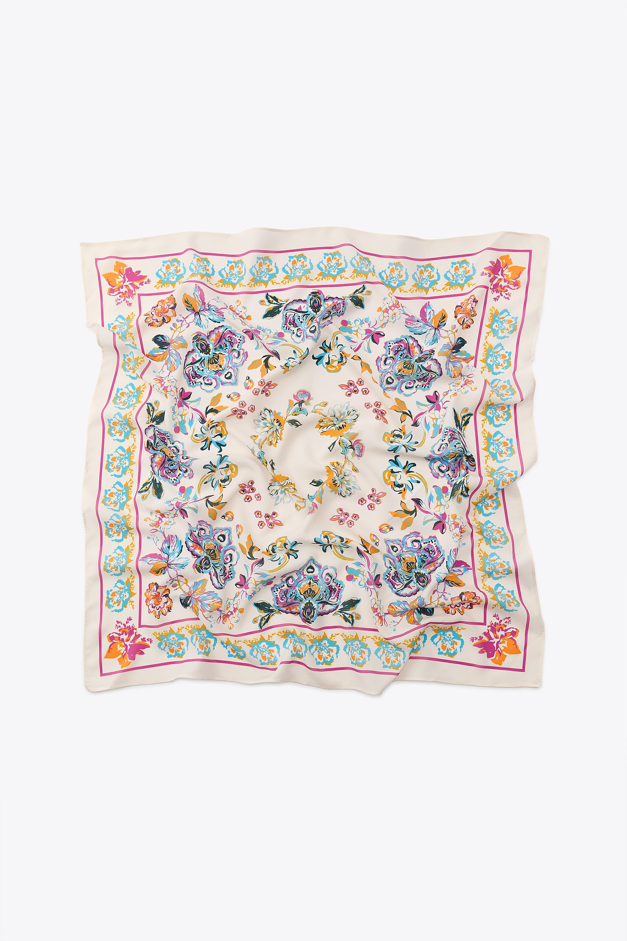 Floral print scarf made of satin fabric.DIMENSIONS: 25.6 x 25.6 inches (65 x 65 cm) | Zara US