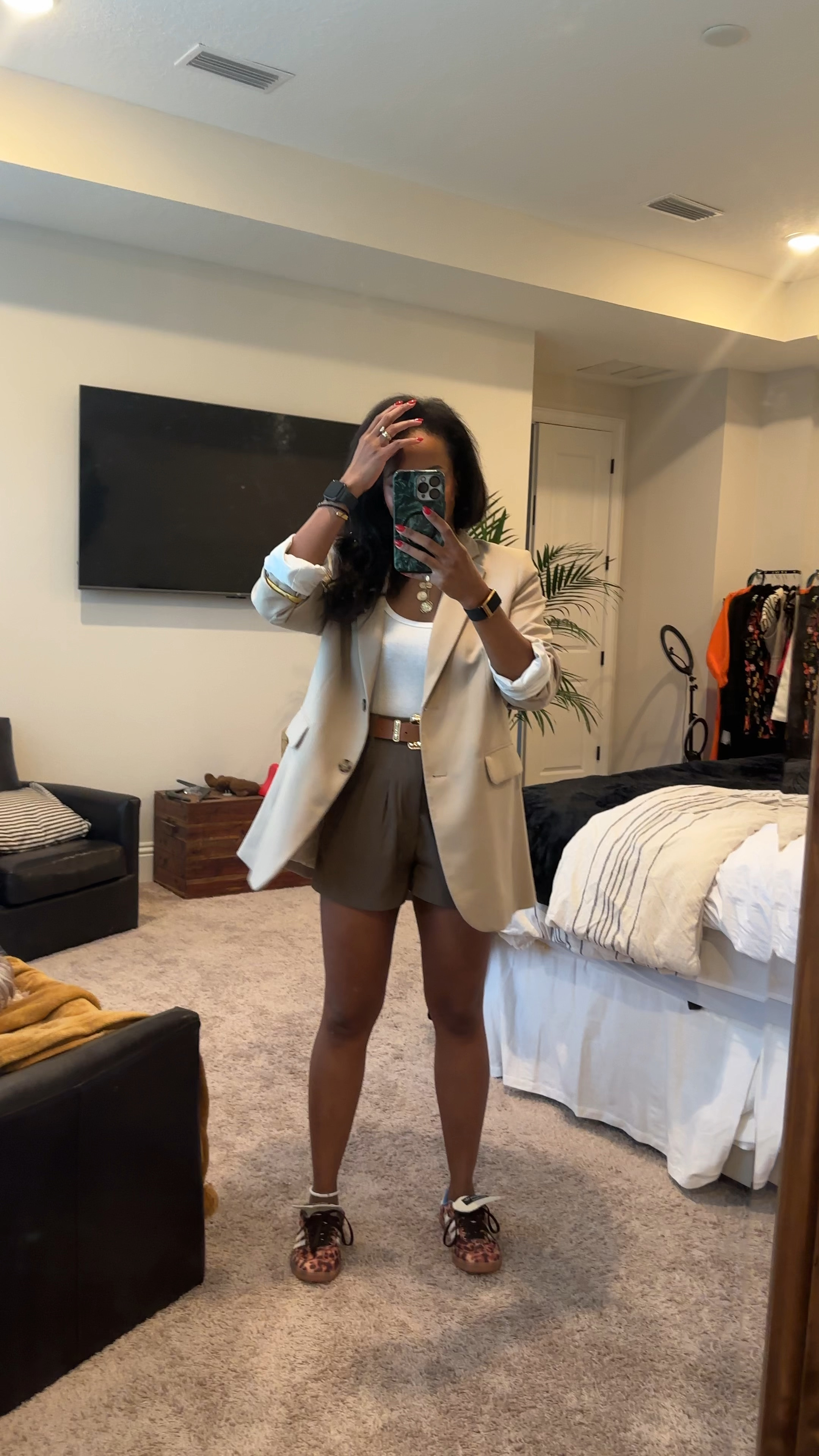Shirt: small (tts)
Blazer: small (size down runs large)
Shorts: small (tts)
Shoes:7 (size up a whole size runs very small)


#LTKFindsUnder100
