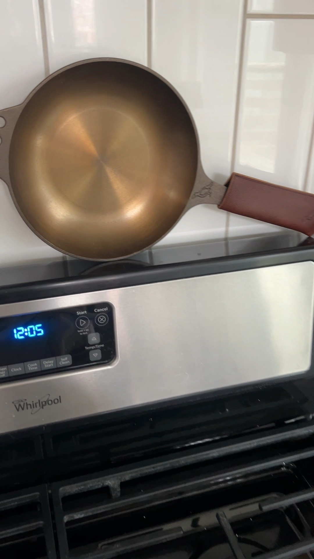 Unboxing the Smithey No. 8 cast iron skillet 

#LTKHome #LTKFamily #LTKWatchNow