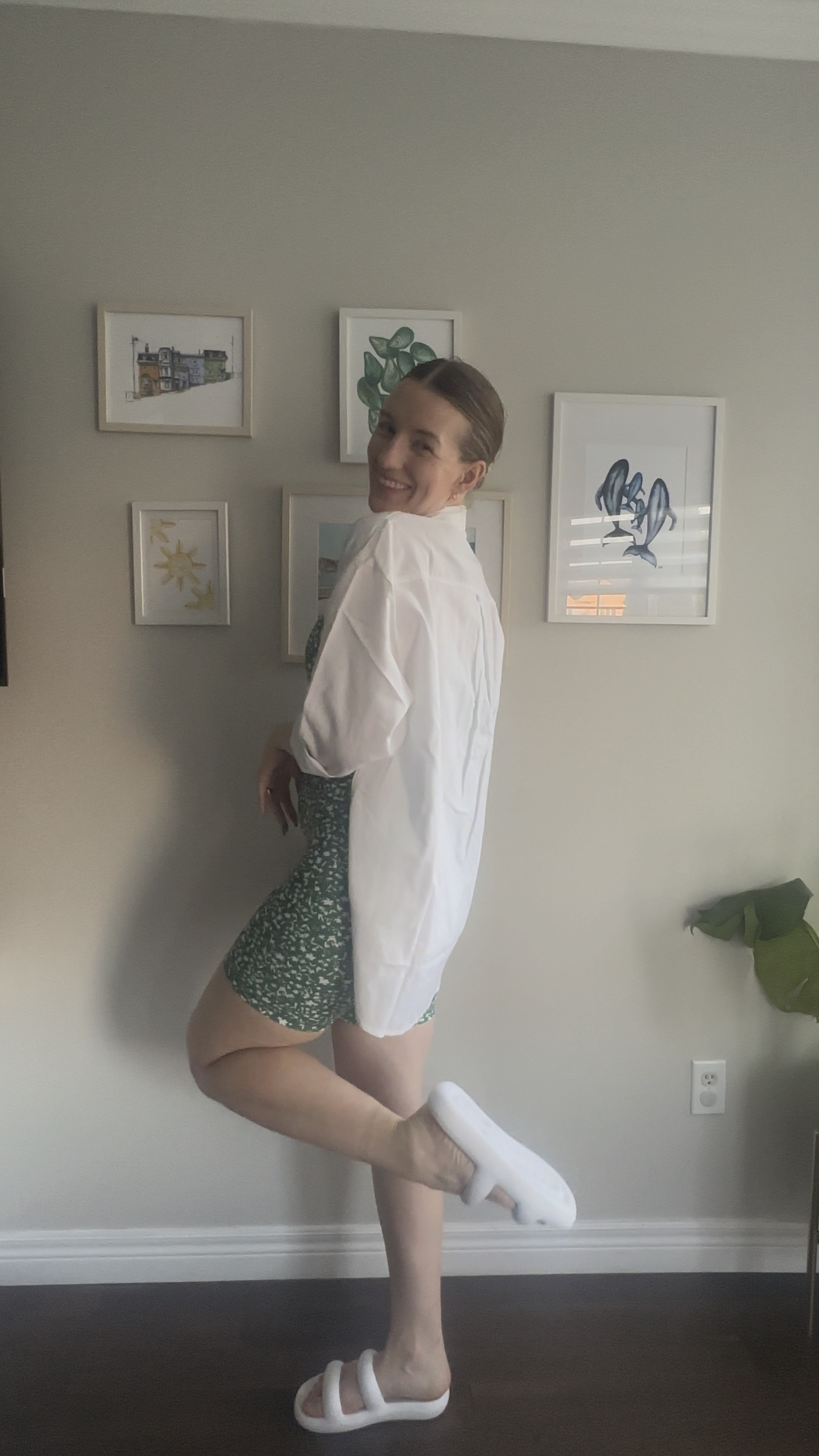 Cool mom summer outfit 

#LTKcanada #LTKsummer