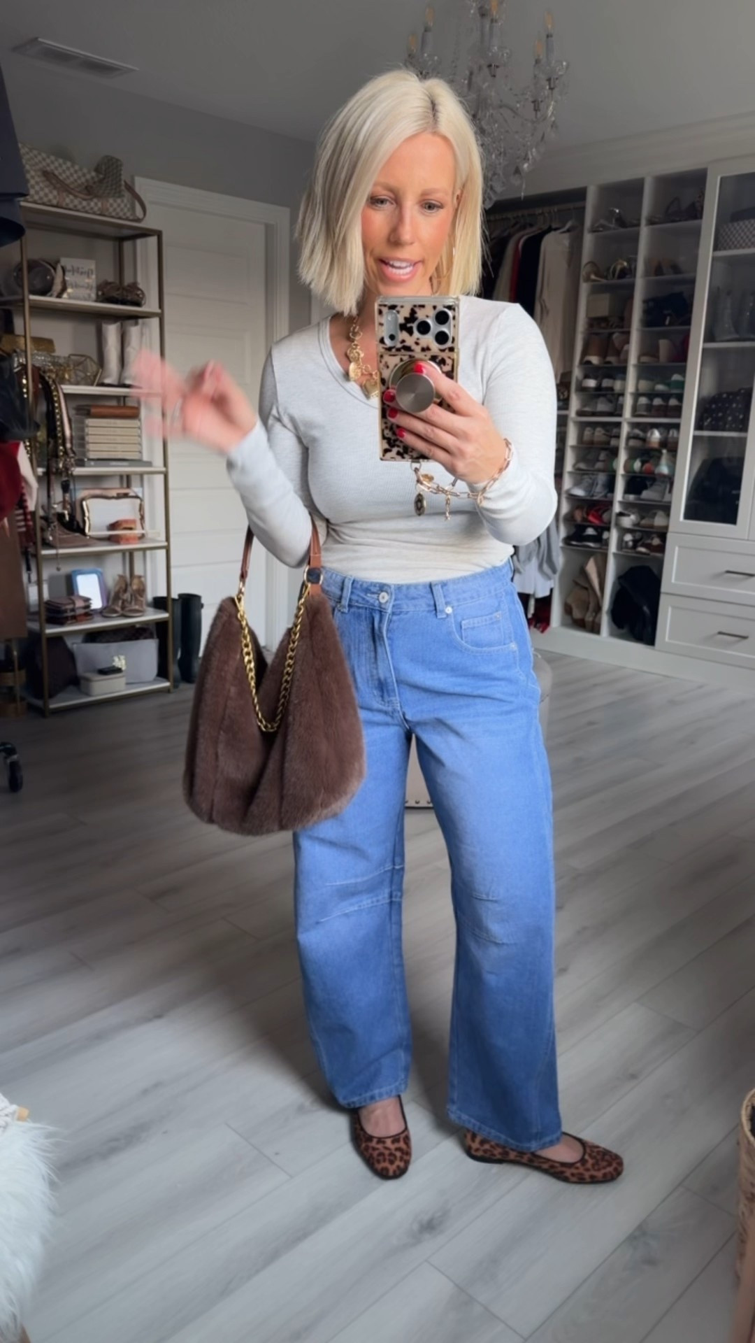 I first got these jeans in black and absolutely love them so I knew I needed another wash!!!
⬇️⬇️⬇️
Top medium (could have done small)
Jeans medium (roomy fit)
Shoes TTS

#LTKFindsUnder50 #LTKSaleAlert #LTKmomlife