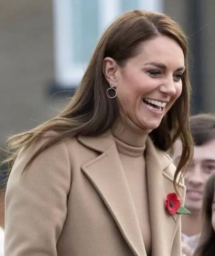 ACCESSORIZE TWISTED CIRCLE GOLD TONE HOOP EARRINGS BNWT SOLD OUT ASO ROYAL  | eBay | eBay US