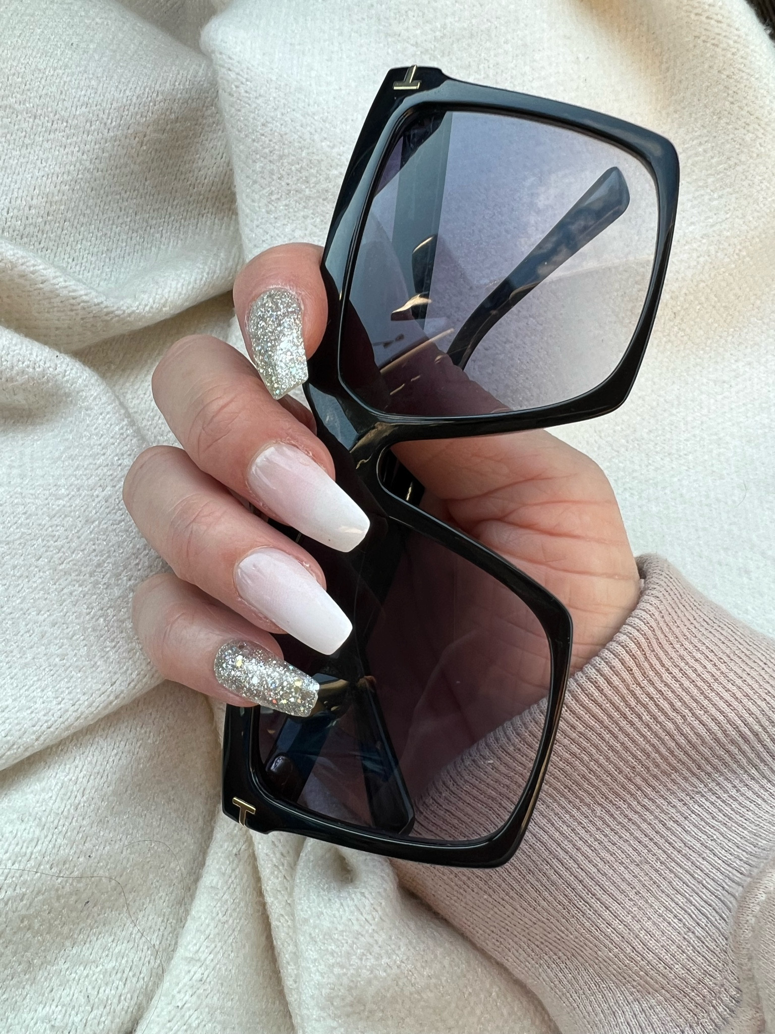 Best Tom Ford sunglasses dupe! Love the gradient lenses but even better is these sunnies won’t get stuck in your hair! Amazon find, designer inspired sunglasses, oversized sunglasses, accessories, Tom Ford dupe, designer look for less, luxe for less, #LaidbackLuxeLife

Sweatshirt: M (another fave Amazon find! Color is ‘coffeegray’)
Coat: S

Follow me for more fashion finds, beauty faves, lifestyle, home decor, sales and more! So glad you’re here!! XO, Karma

#LTKstyletip #LTKfindsunder50