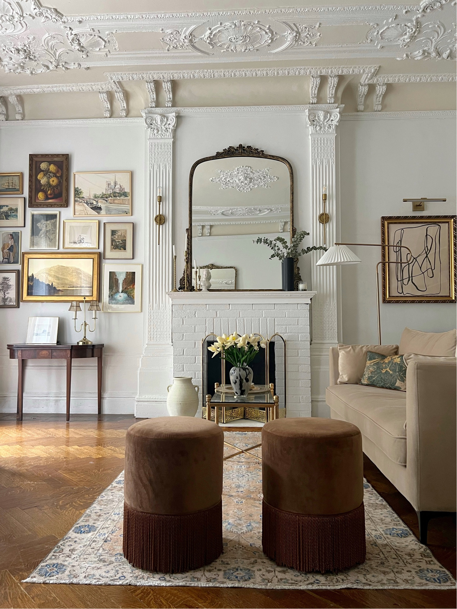 Living room furniture & decor 