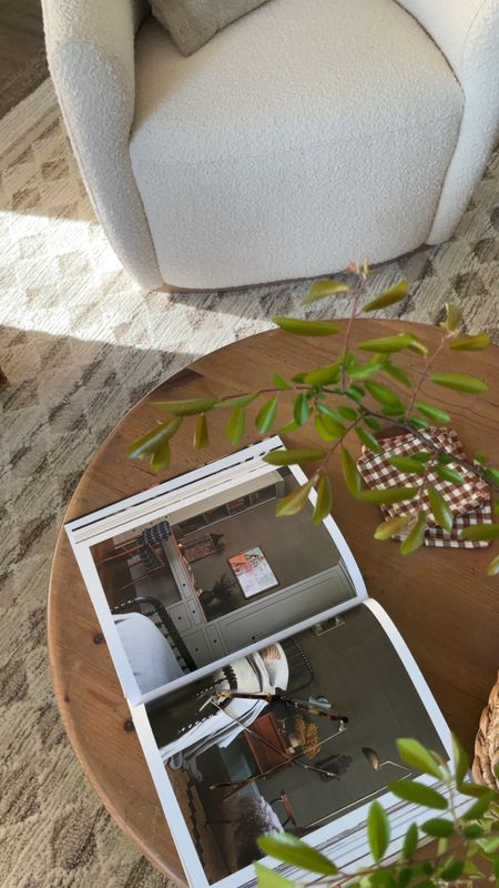 spring/summer living room with layered rugs- neutral rug on top of jute rug 

#LTKVideo #LTKhome