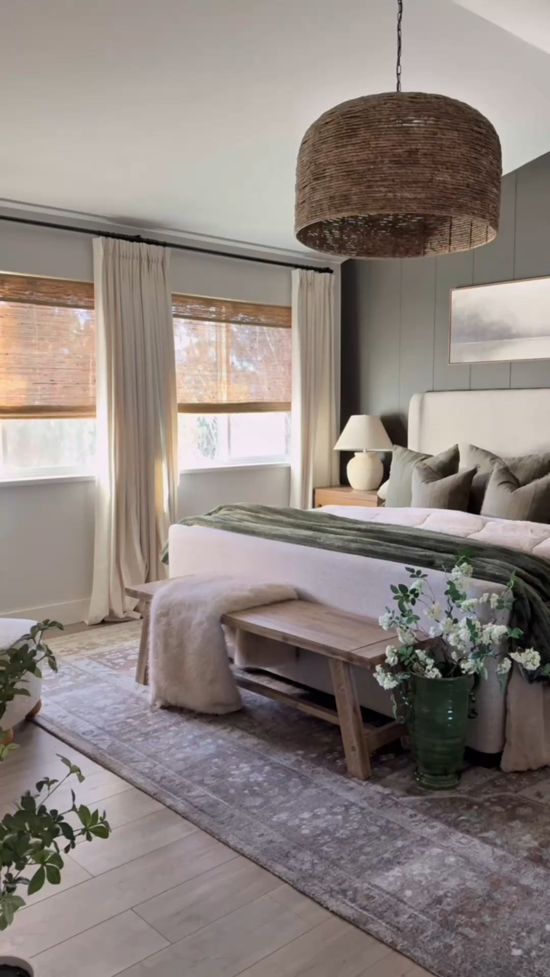 Showing some love to our winter bedroom. A bit of greenery to give life..and calm.
