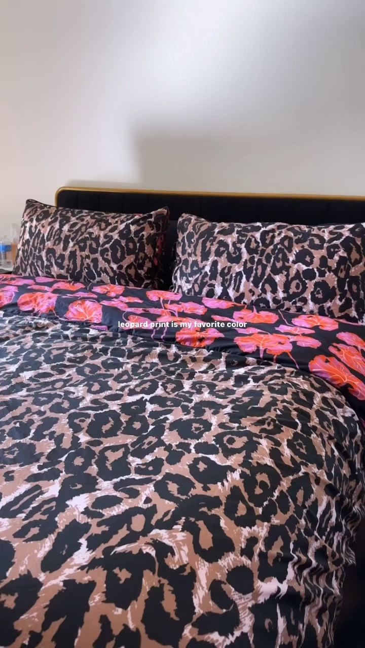 Oh hi DVF x Target!!!

Leopard print, duvet, Diane Von furstenberg, target finds, bedroom, bed, under $100, floral, pink, red, floral duvet, leopard print duvet, animal print, target home finds 

#LTKhome #LTKVideo #LTKfindsunder100
