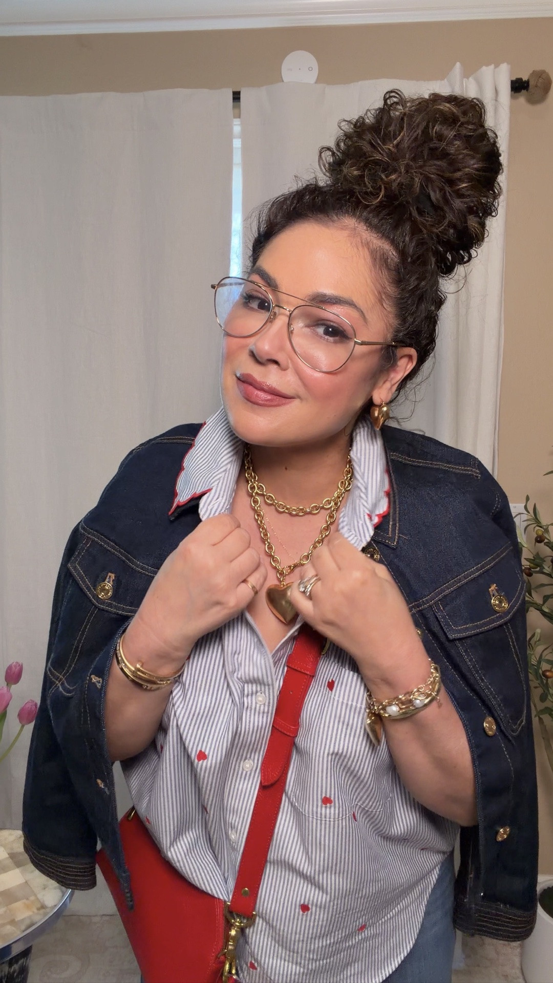 What I’ve learned about style in my 50s? 💛

Looking “cool” has nothing to do with dressing younger. It’s about wearing what feels authentic to you, knowing what works for your body, and showing up with confidence. ✨

I’m not trying to dress like my teenage daughter… and honestly, she’s not trying to dress like me either 😂

The secret is personal style. That’s what makes a woman magnetic at any age.

👉 Follow along for more Style Over 50 inspiration and let’s be friends 🤍

#over50fashion #styleover50 #over50style #over50andfabulous #fashionover50