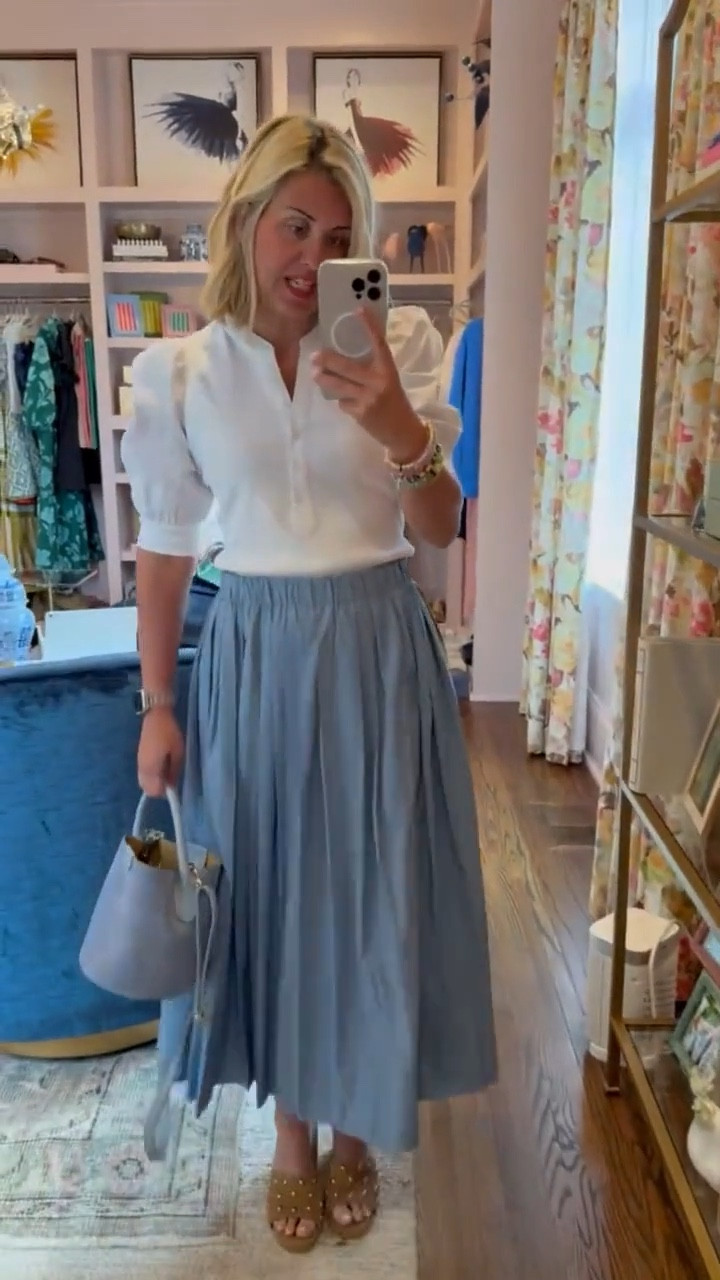 I mean, I could style this skirt 1 million ways!  The pleats are perfection!  ￼
Top & Skirt - xs 
Shoes - 8 

#LTKmomlife #LTKdayinmylife #LTKOver40