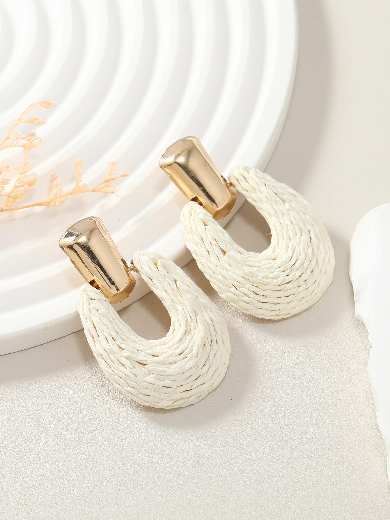 Trends1pair Bohemian Holiday Style U-Shape Raffia Hand-Woven Ellipse Earrings With Multiple Color... | SHEIN