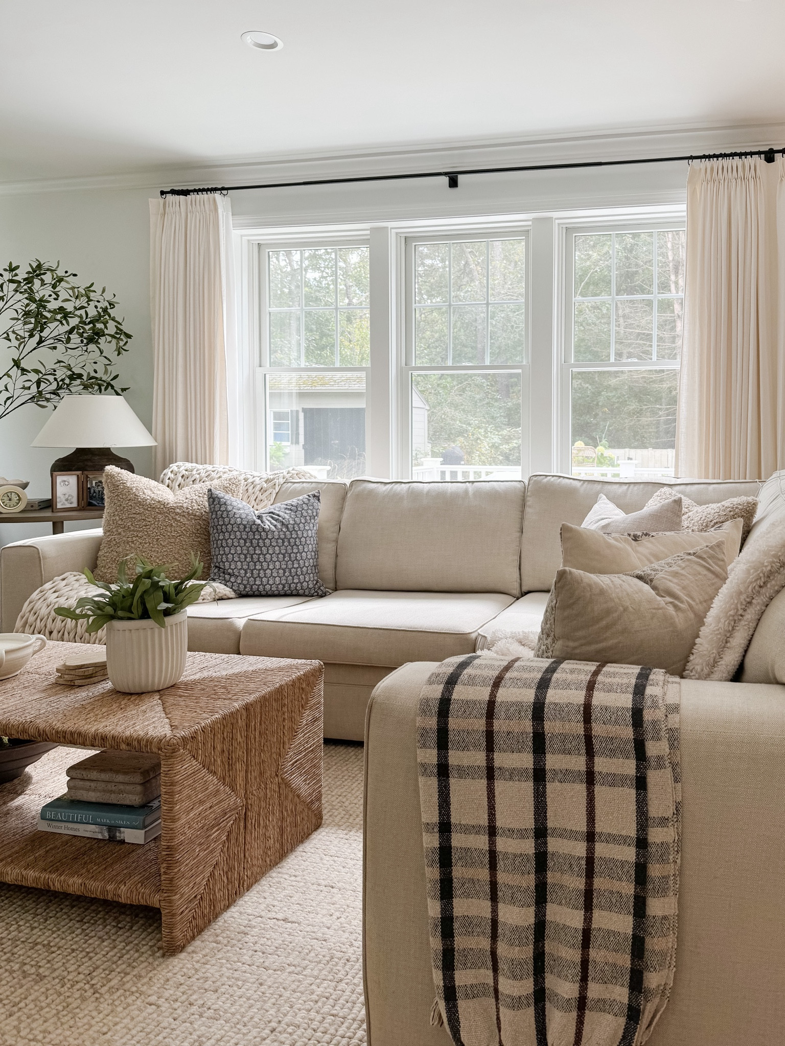 Coastal Living Room 

Coastal living room  living room styling  Home decor  Home  Home decor  Home favorites  Floral vase   Wall Art  Coastal home  coastal home decor  coffee table 

#LTKHome #LTKFindsUnder100 #LTKStyleTip