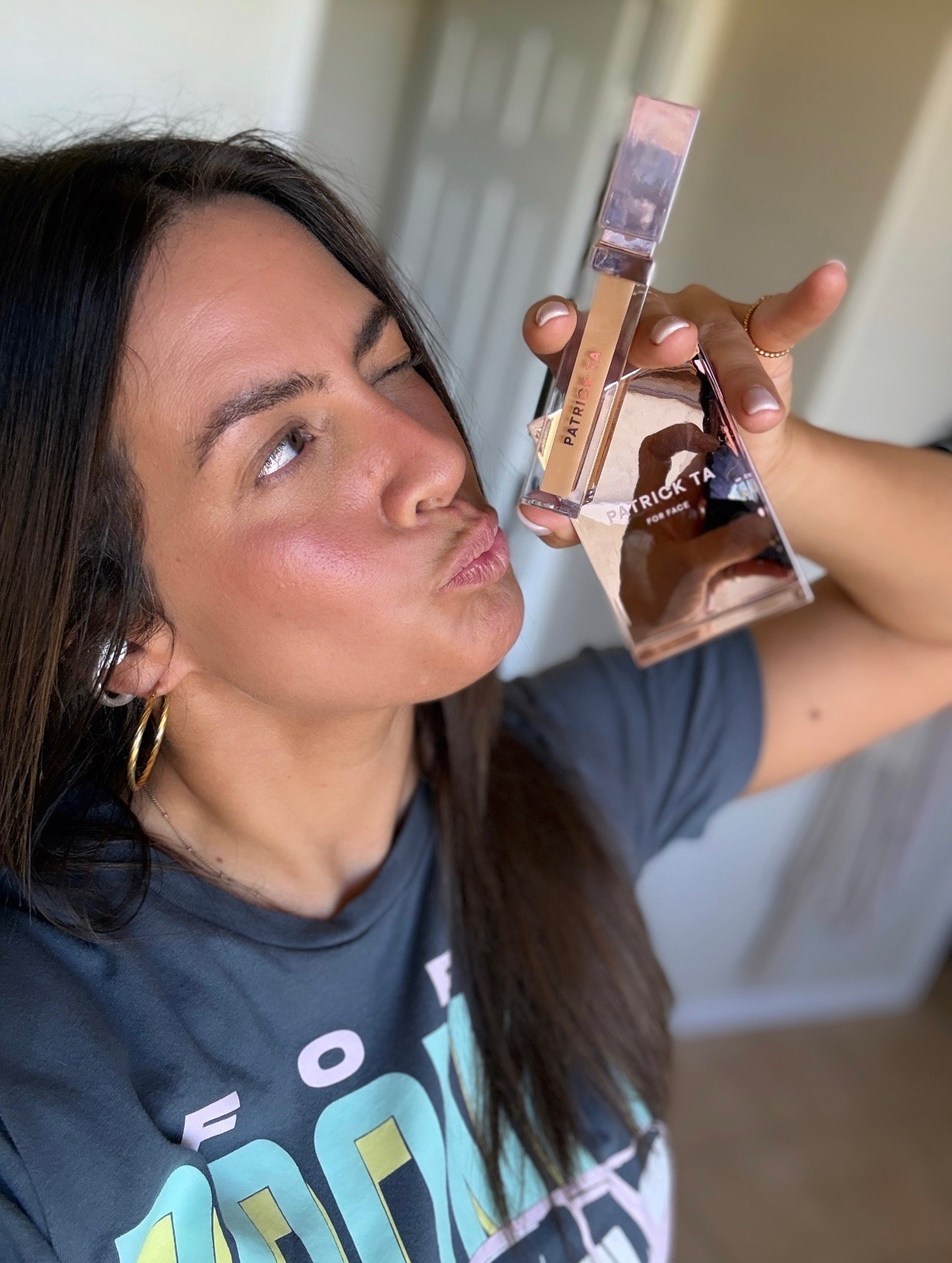 When there’s only time for concealer + blush ✨ I tried the Patrick Ta products recently & let me tell you… their concealer truly conceals 👏🏼 and their blush is so pigmented - a little goes a LONG way 👏🏼 plus I love the dual option of powder & cream in one! Linking both below! Can’t wait to try other things from them! 🤍