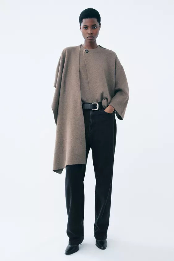 Coat with scarf collar and long sleeves. Side vents at hem. Front button closure. | Zara US
