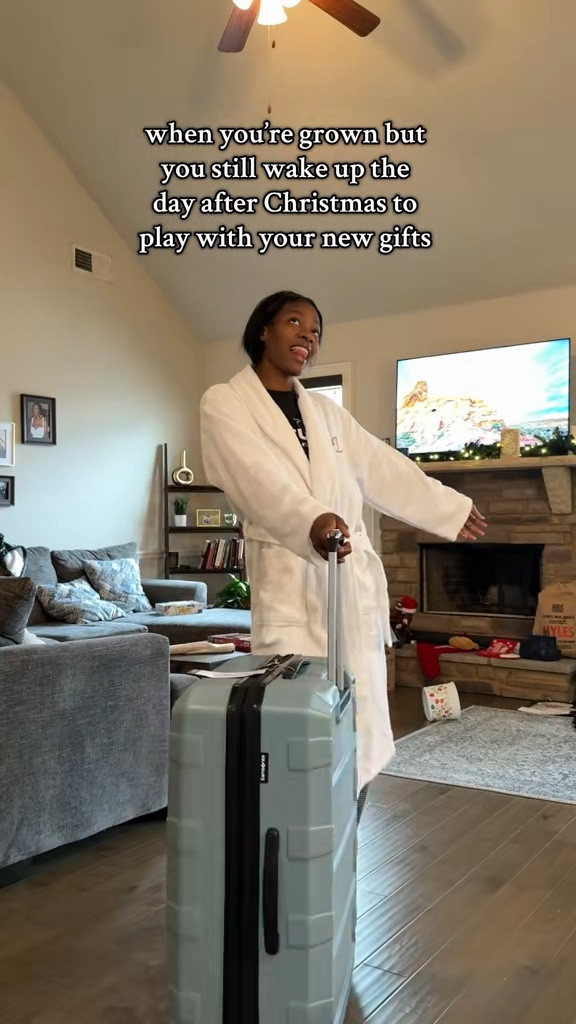 Never grow up friends! I finally got some Alo Yoga ✨

#LTKHoliday #LTKStyleTip