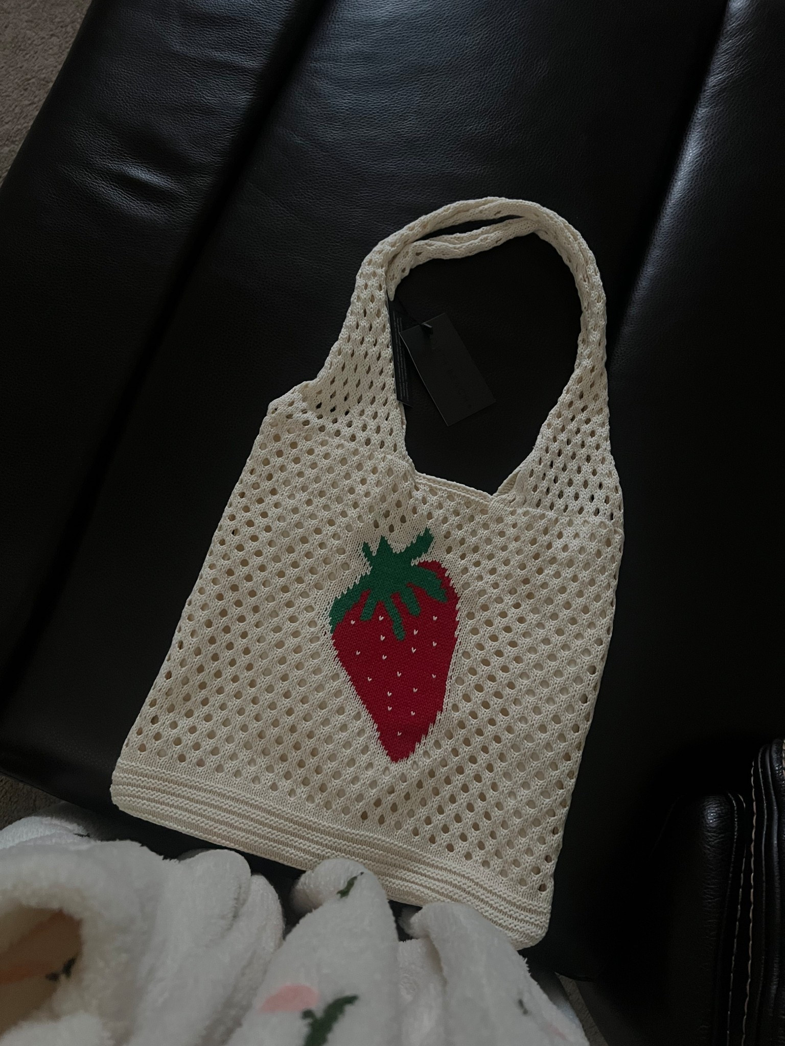 The cutest tote bag 🍓

#LTKFindsUnder100 #LTKU #LTKSeasonal