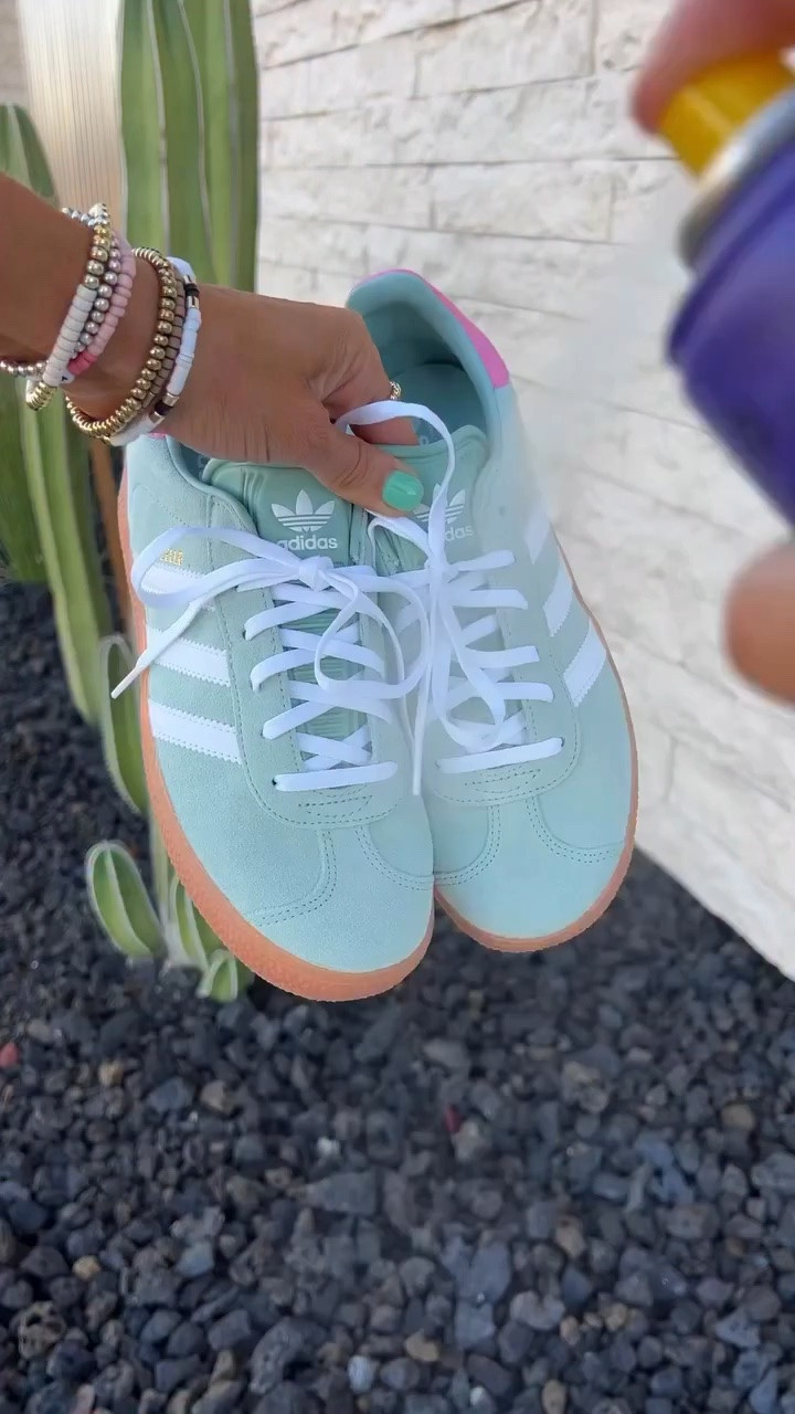 comment SPRAY and i’ll send you the links!!

this saves your new shoes! we’ve used this spray for YEARS on almost everything! it’s the absolute best at keeping things clean + waterproof.

just spray your shoes, backpack whatever and let dry. thats it. simple. 

LinkDM *112*