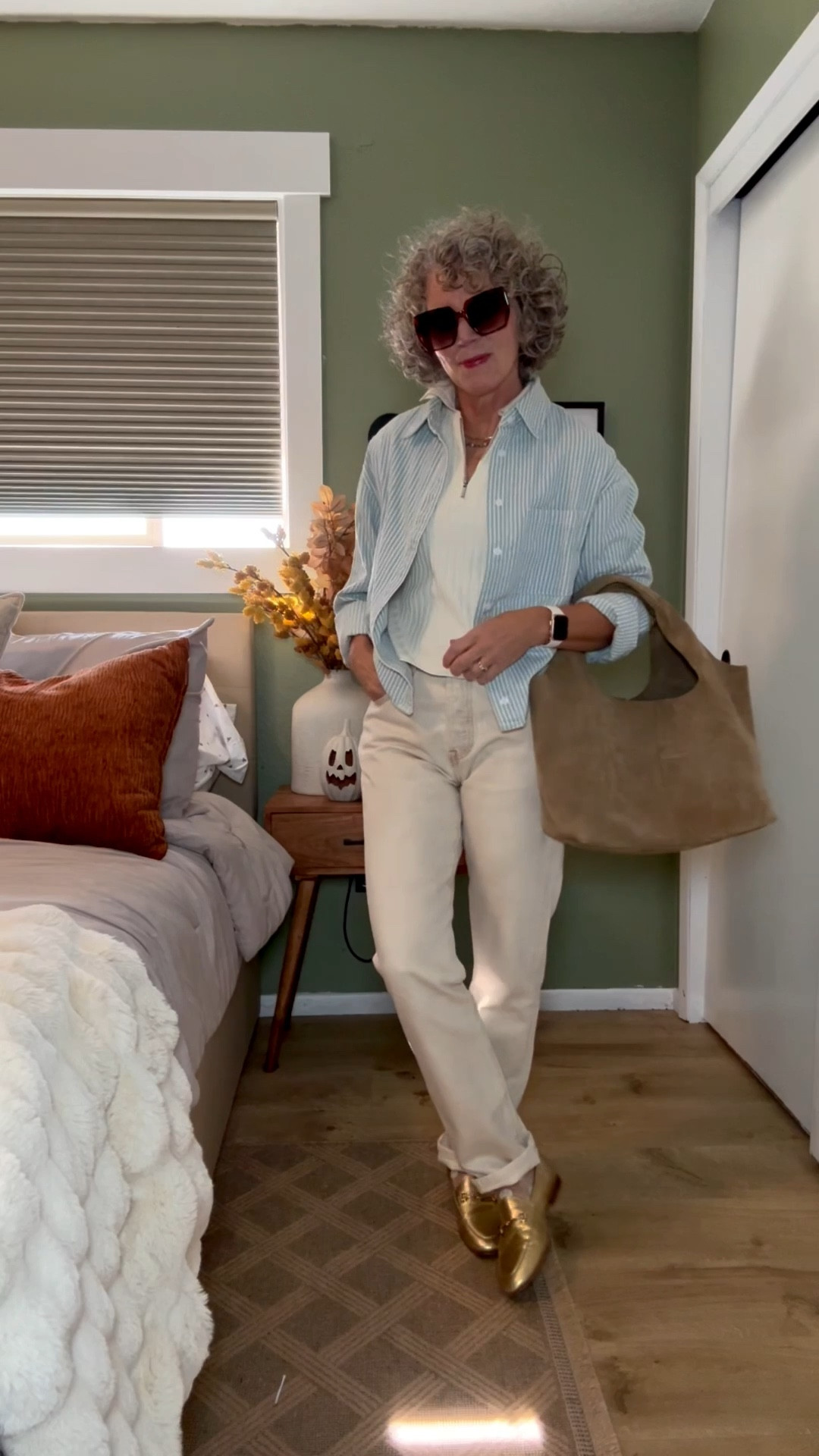 Spring vibes 🌸
I linked what I could or a similar option
@Levi's size 27
Shoes tts
Small cream sweater
Striped shirt is older 